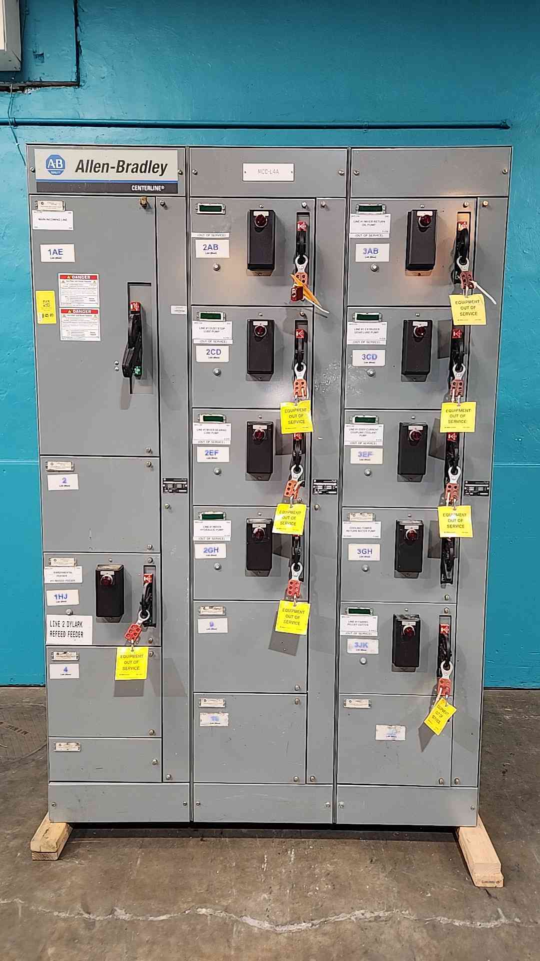 Allen Bradley Centerline 2100 MCC Motor Control Center 3 Section 800A Main Line