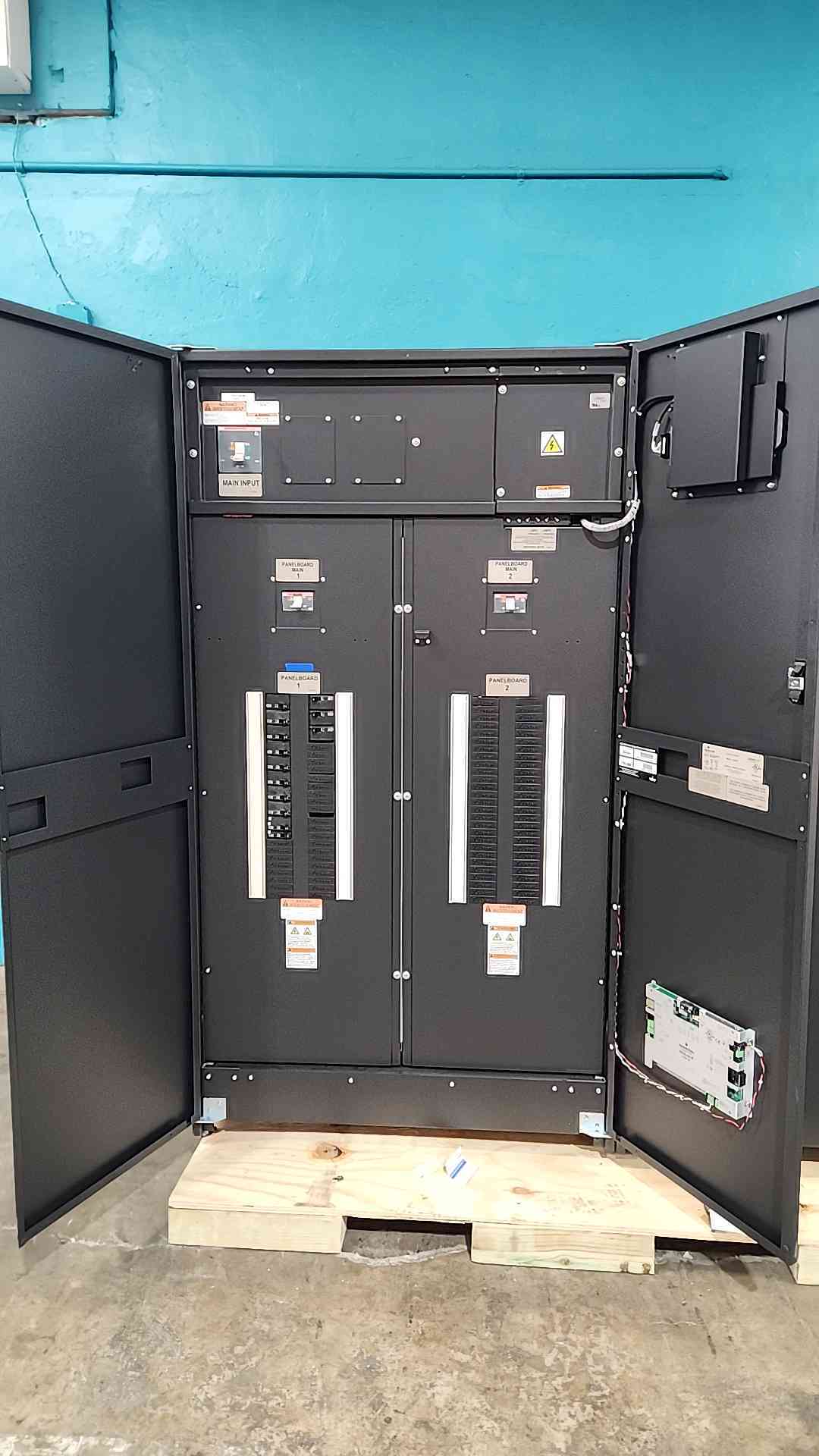 Liebert PPC 150kVA Data Center PDU 480V 208V PPA150C w/ EXC Side Panel Cabinet