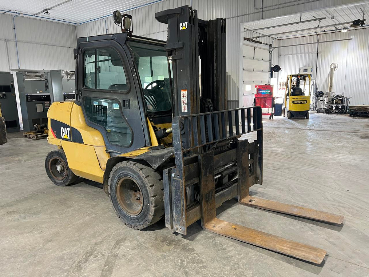 CAT DP55 Forklift 12000 lb capacity Diesel Triple Stage Mast Side Shift Fork Positioner 42″ Forks DSLP1138
