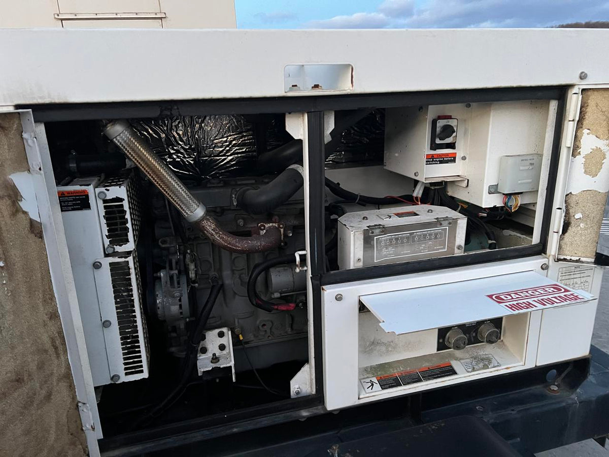 25 kW MQ Wisper Watt Portable Rental Grade Generator with Voltage Selector Switch, Trailer Mounted, Year – 2013