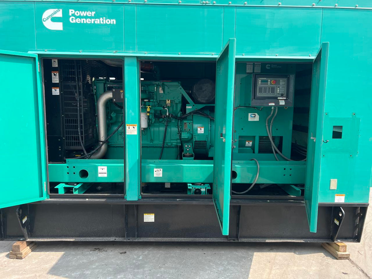 400 kW Cummins/Onan Generator Set, With Enclosed and Base Fuel Tank, Year – 2008, 601 Hours, US EPA Tier 2