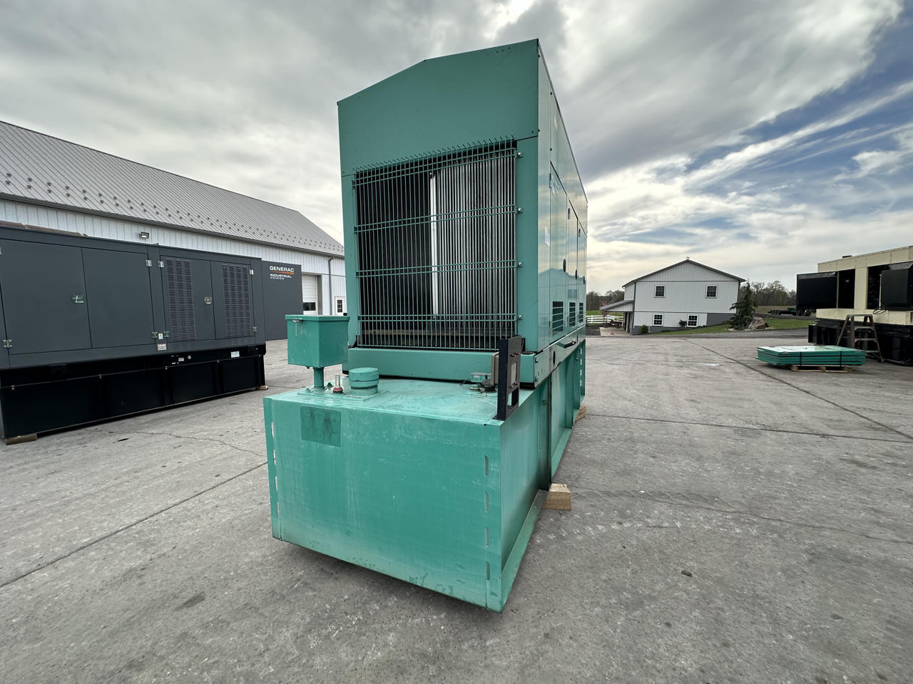 500 kW Cummins/Onan Gen Set, with Enclosure and Base Fuel Tank, Year – 2008, 59 Hours, US EPA Tier 2 Pre Emissions