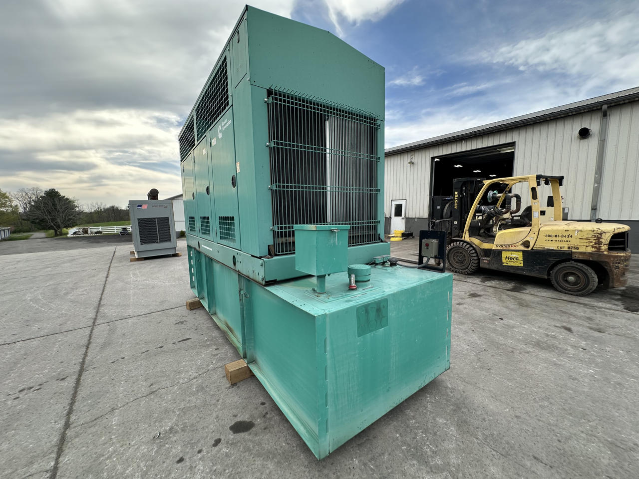 500 kW Cummins/Onan Gen Set, with Enclosure and Base Fuel Tank, Year – 2008, 59 Hours, US EPA Tier 2 Pre Emissions