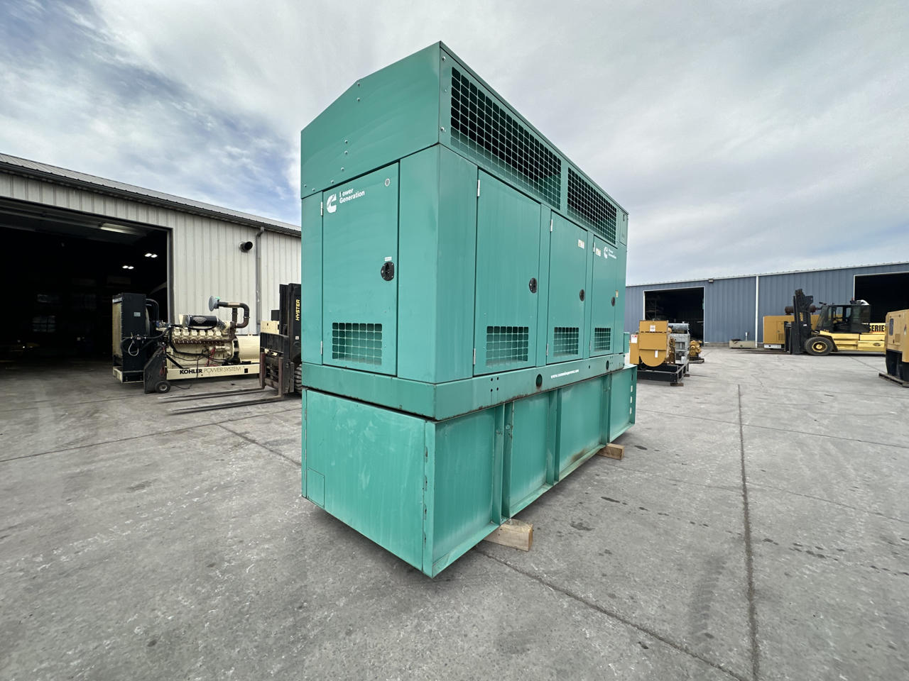 500 kW Cummins/Onan Gen Set, with Enclosure and Base Fuel Tank, Year – 2008, 59 Hours, US EPA Tier 2 Pre Emissions