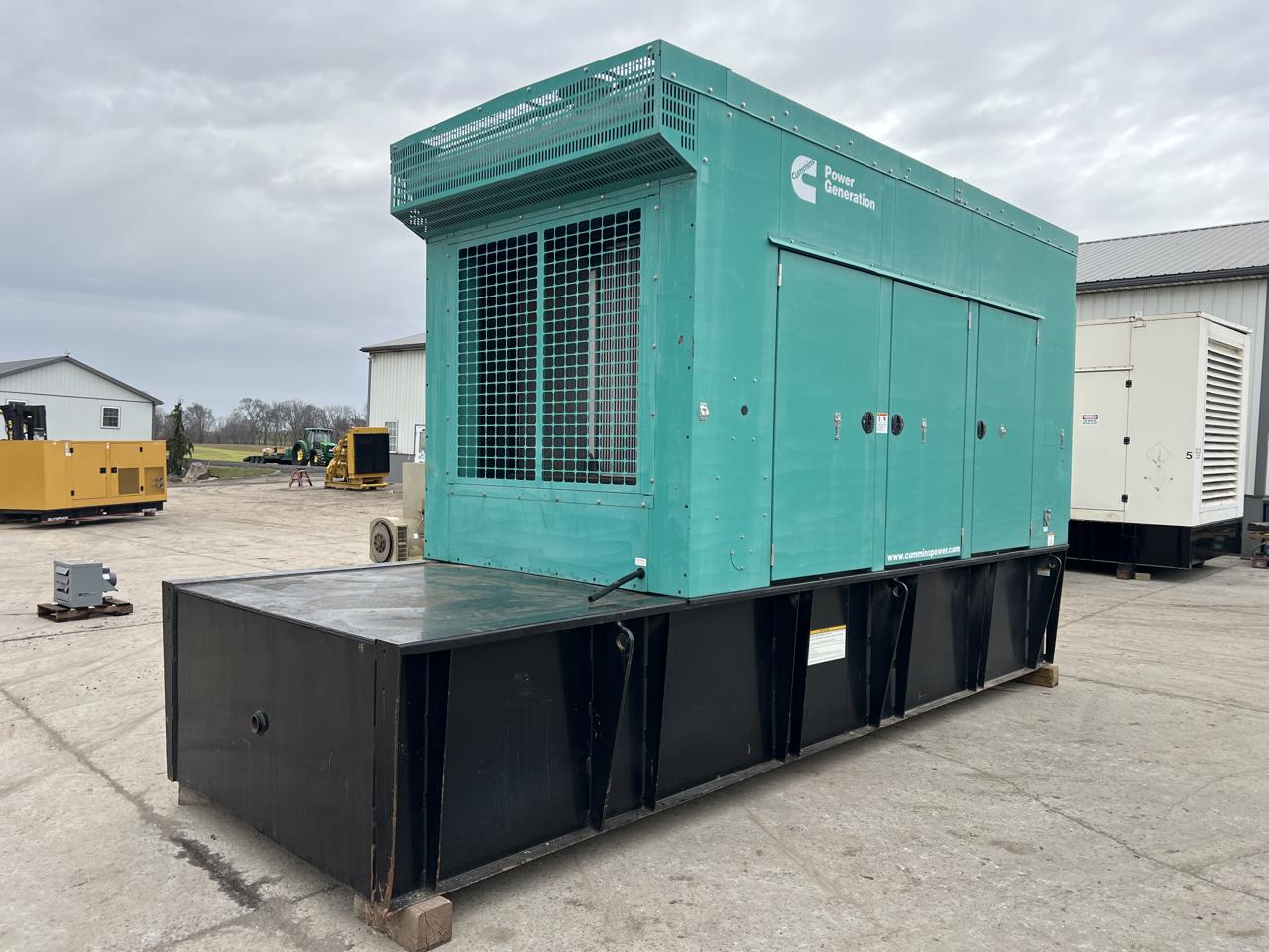 500 kW Cummins/Onan Gen Set, with Enclosure and Base Fuel Tank, Year – 2010, 504 Hours, US EPA Tier 2 Flex Engine Transmission