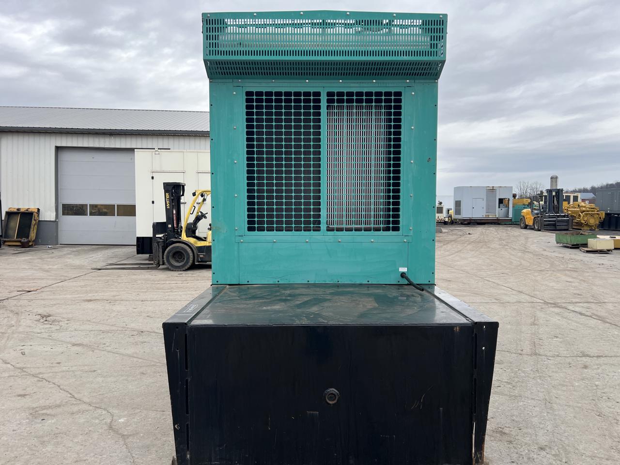 500 kW Cummins/Onan Gen Set, with Enclosure and Base Fuel Tank, Year – 2010, 504 Hours, US EPA Tier 2 Flex Engine Transmission