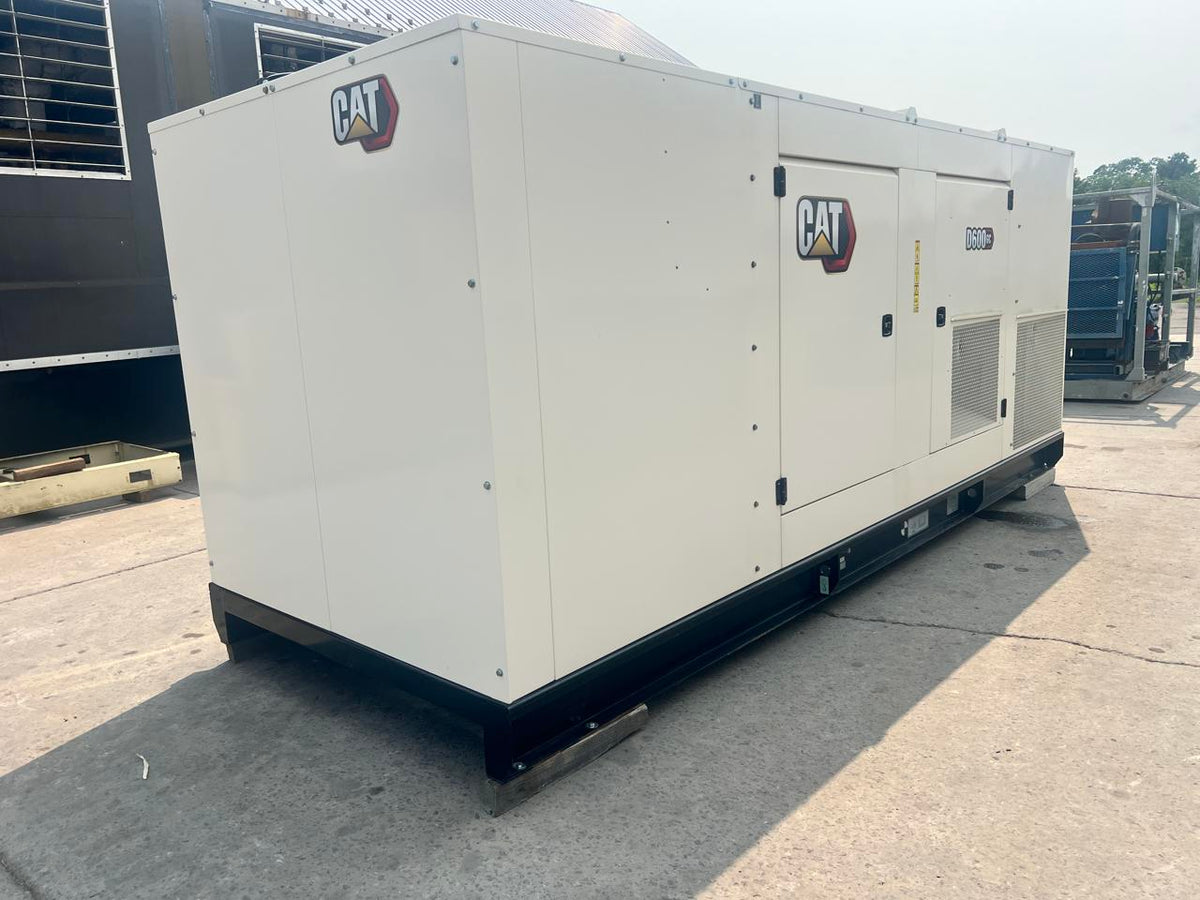 600 kW CAT New Surplus Gen Set with Sound Attenuated Enclosure Year 2023 DSLP1266