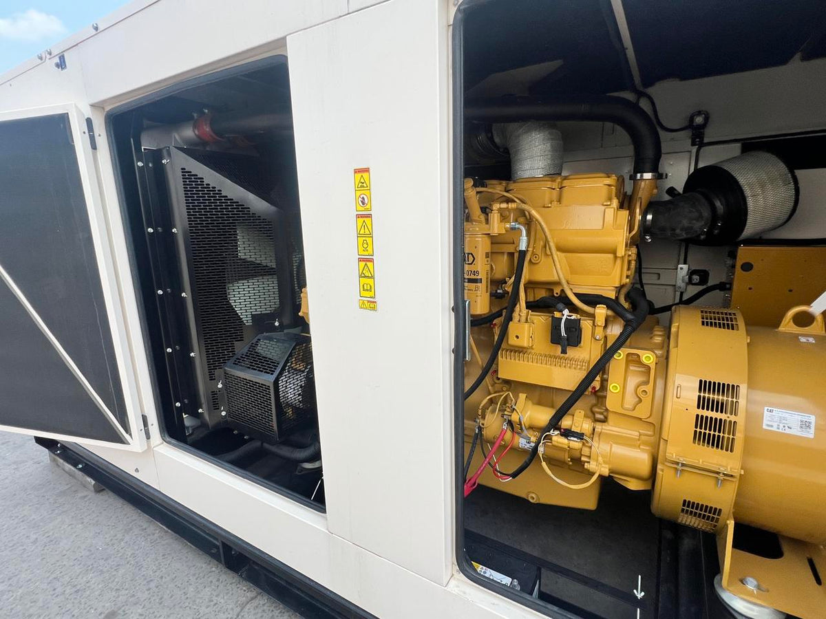 600 kW CAT New Surplus Gen Set with Sound Attenuated Enclosure Year 2023 DSLP1266