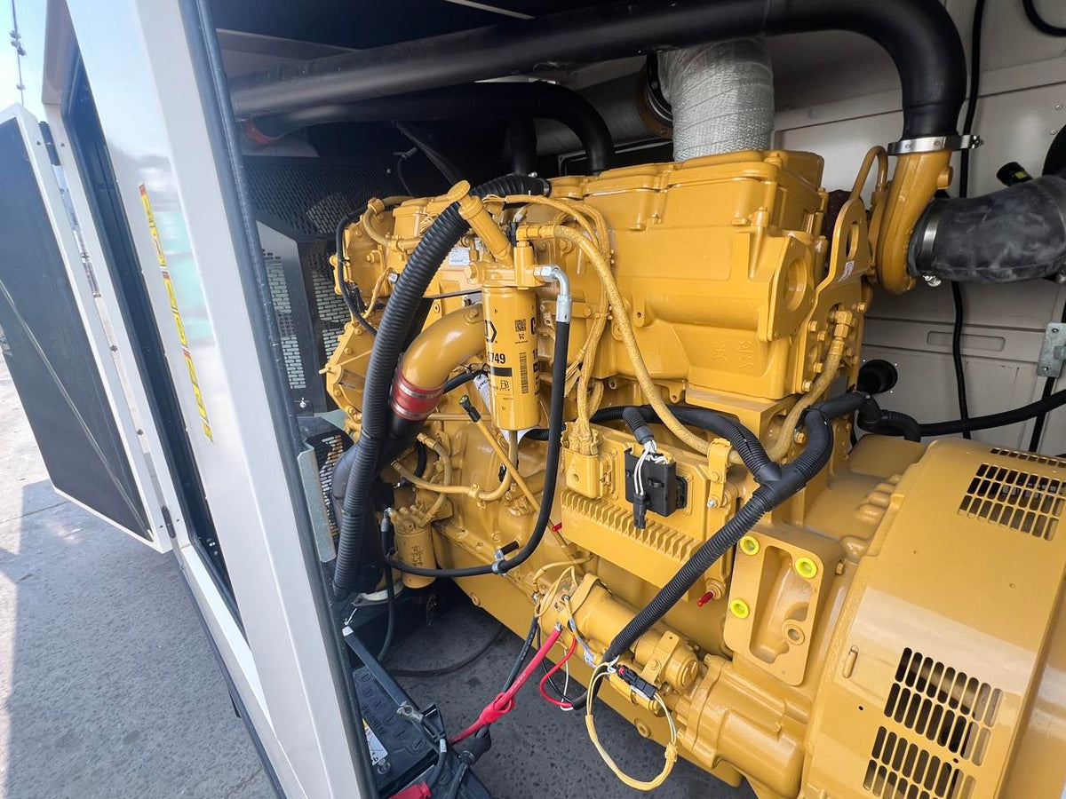 600 kW CAT New Surplus Gen Set with Sound Attenuated Enclosure Year 2023 DSLP1266