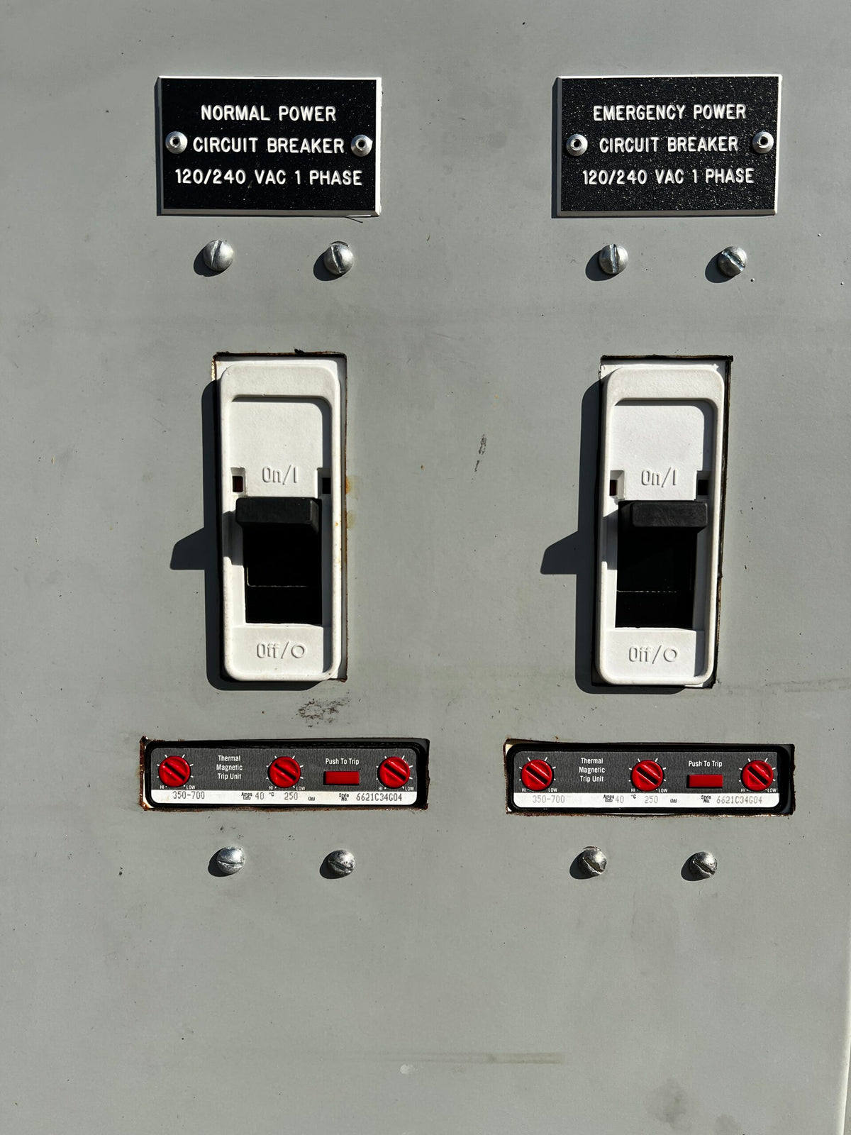 Zenith Automatic Transfer Switch, Service Entrance Rated with Disconnect Breaker, Nema 1