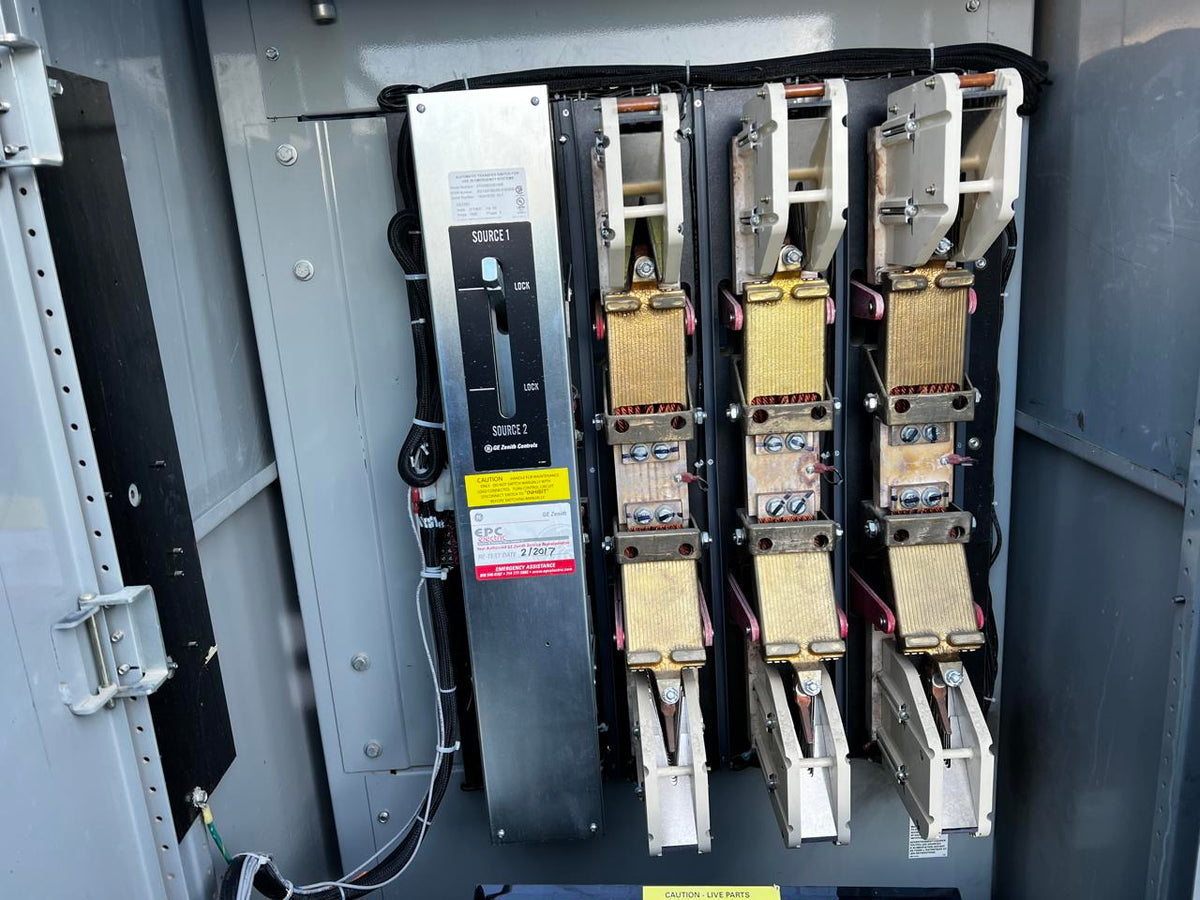Onan/Cummins Automatic Transfer Switch, 1600 Amps, with Nema 3 Enclosure (Roof Panel Missing)