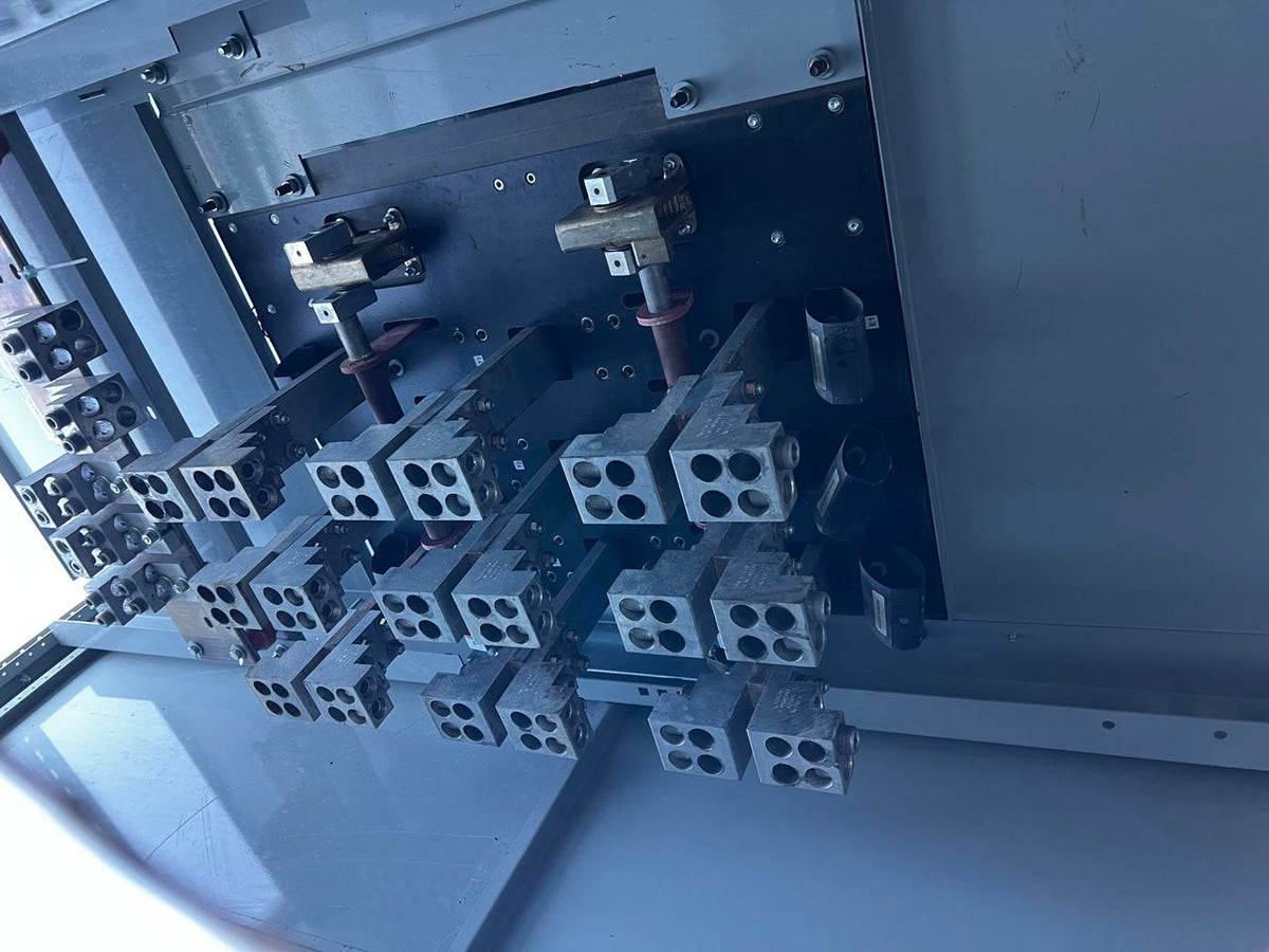 Onan/Cummins Automatic Transfer Switch, 1600 Amps, with Nema 3 Enclosure (Roof Panel Missing)