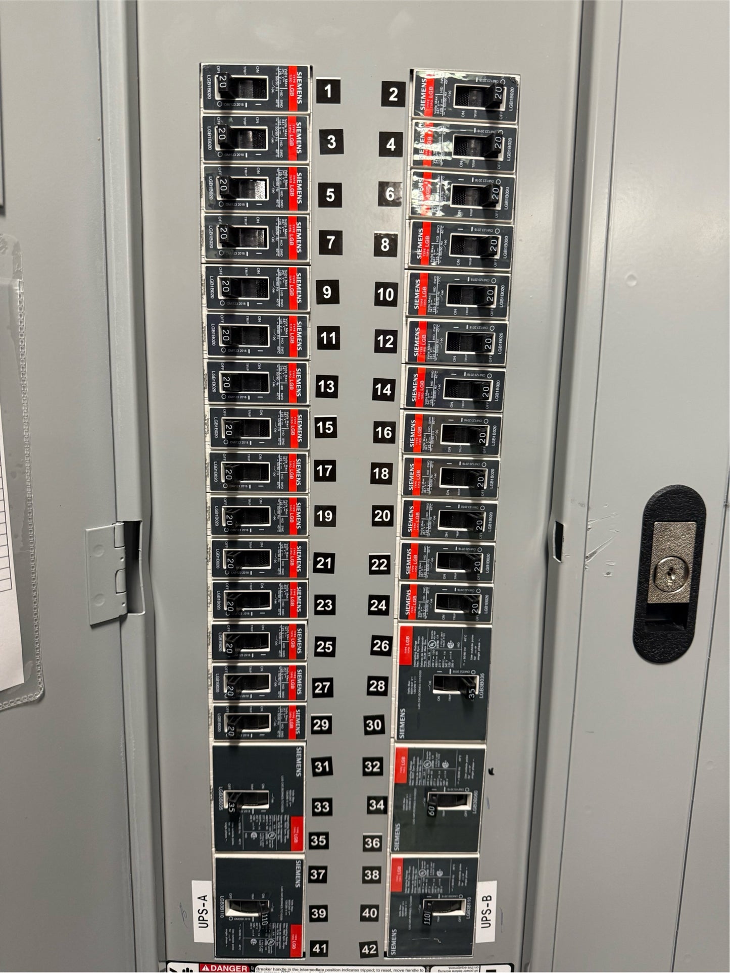 Siemens 250A LGB Panelboard '18 32 Breakers & Main 480/277V P1E42H2225CTST (SKU: 110385)