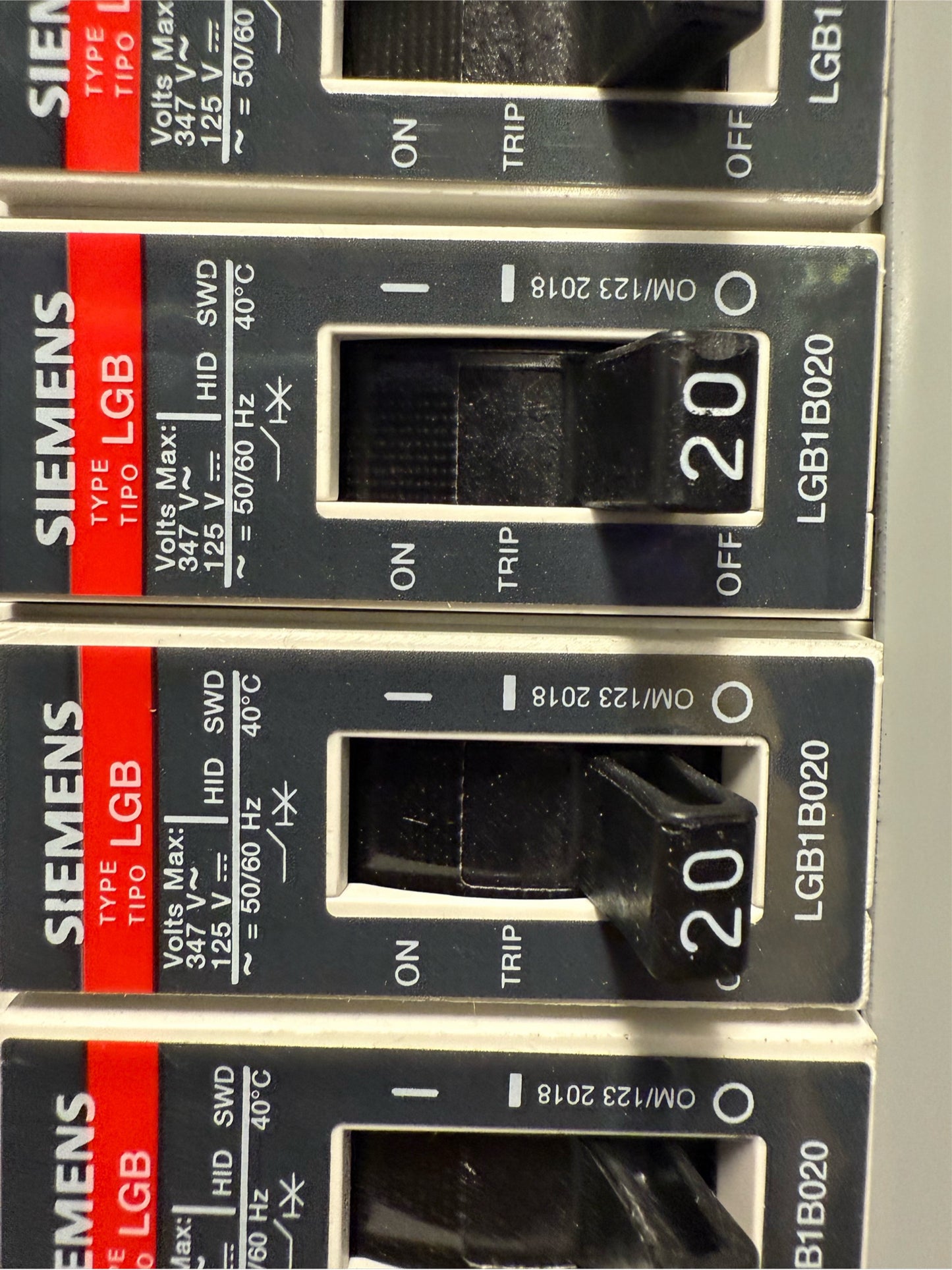 Siemens 250A LGB Panelboard '18 32 Breakers & Main 480/277V P1E42H2225CTST (SKU: 110385)