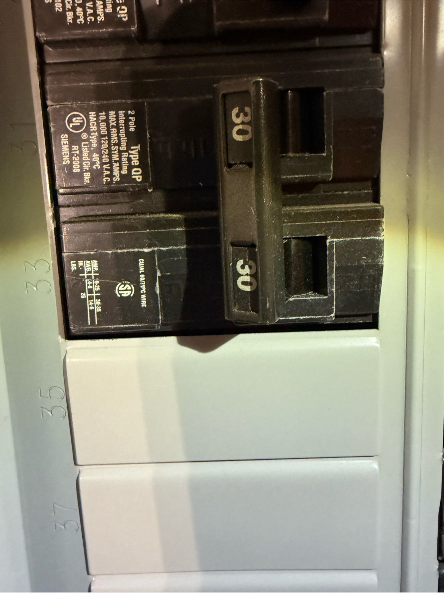 Siemens 200a Panelboard 31 Breakers G3042MB3200CU(SKU: 110472)