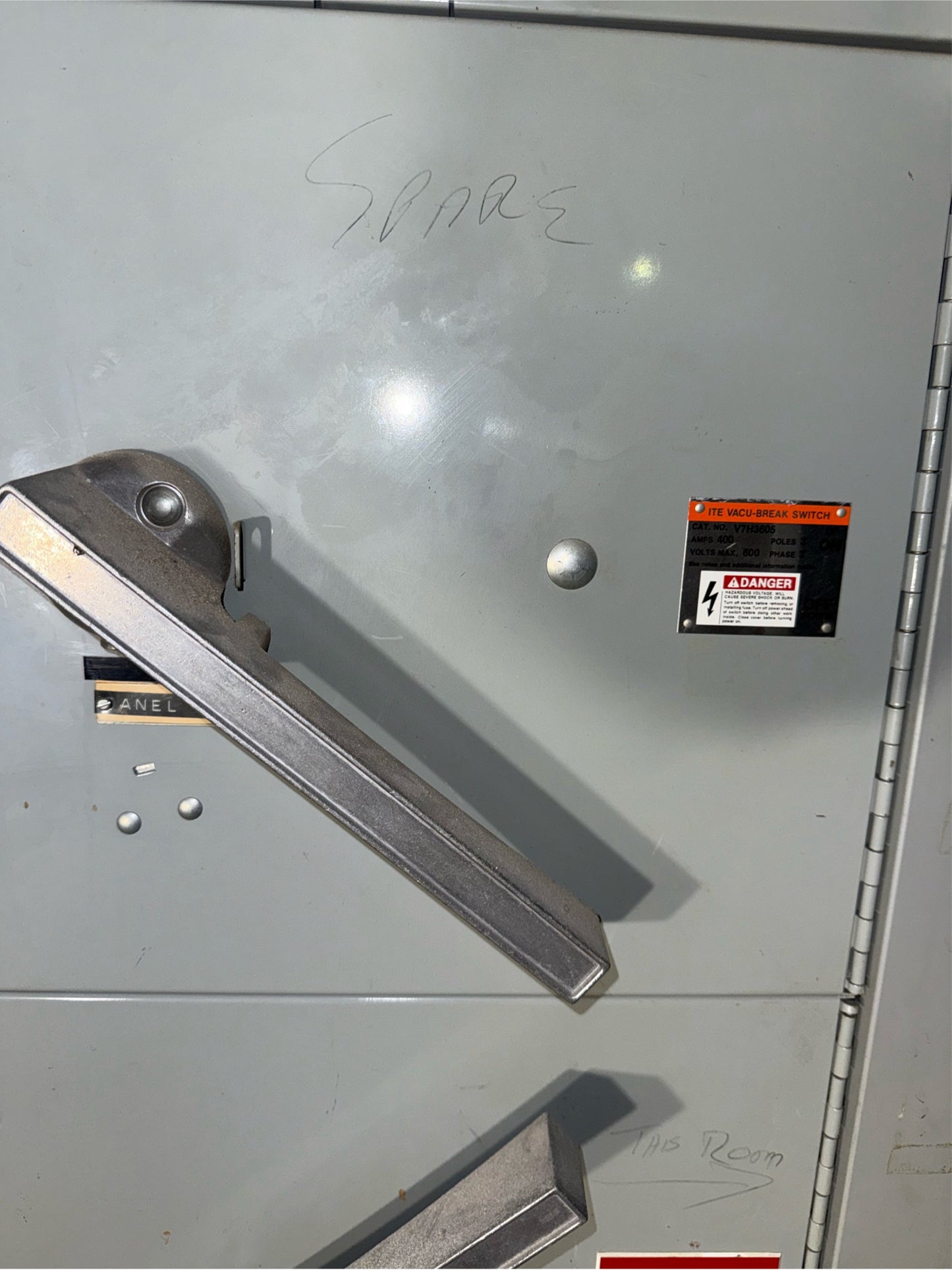 ITE Switchboard 1600A 2 sections 480Y/277 1 main / 6 Switches (SKU: 110478)