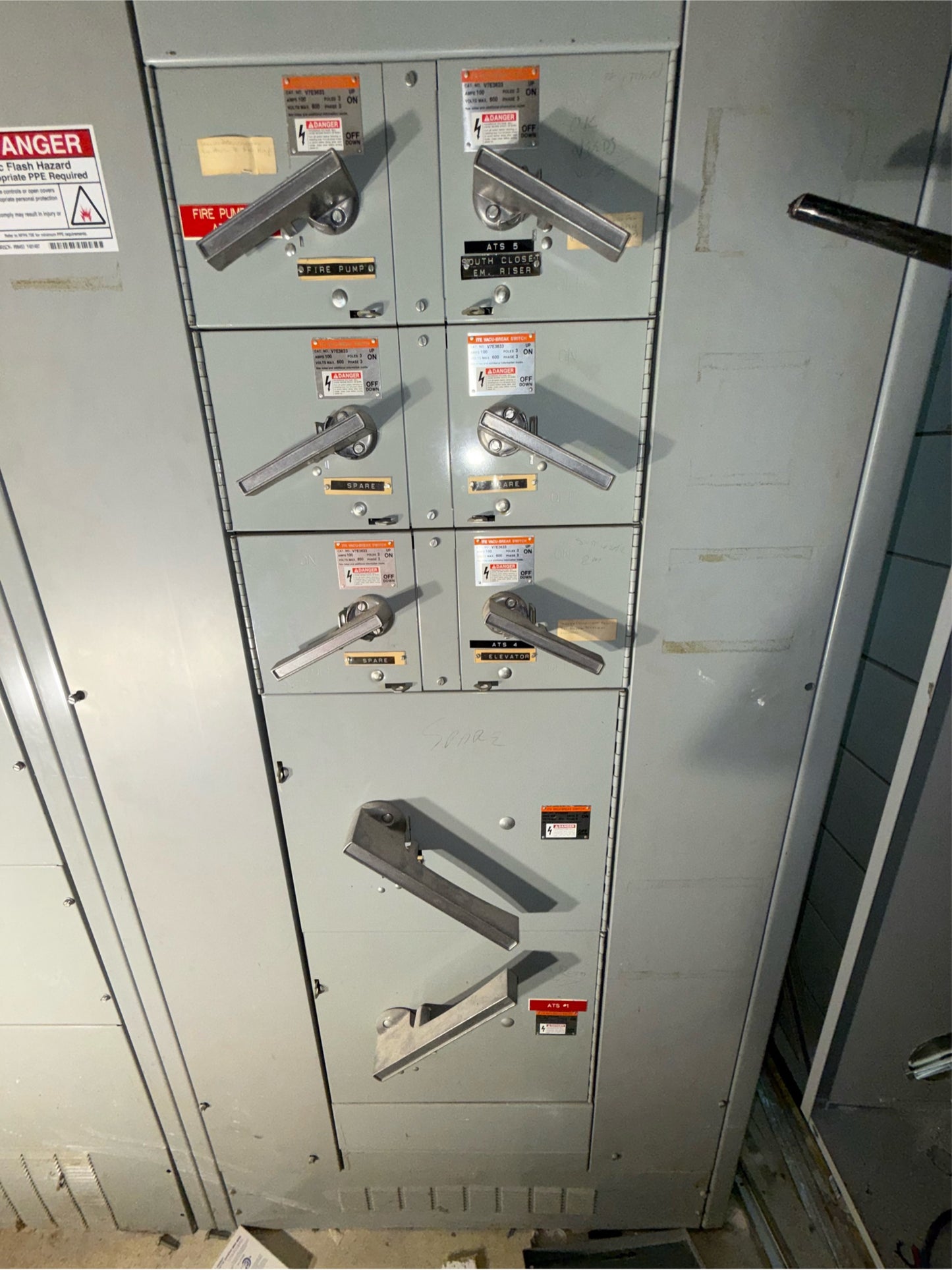 ITE Switchboard 1600A 2 sections 480Y/277 1 main / 6 Switches (SKU: 110478)