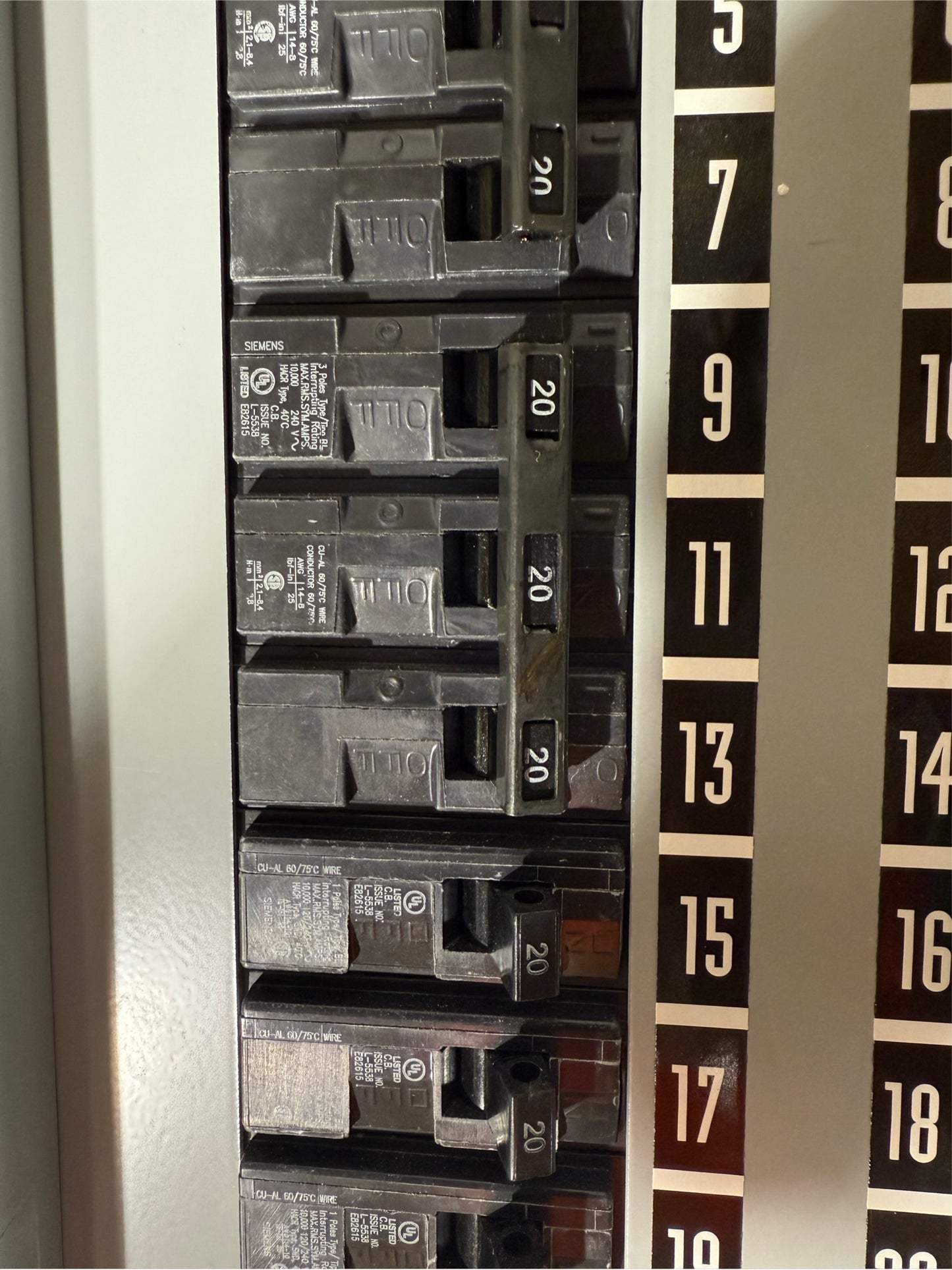 Siemens East Coast Panelboard 250A 208Y/120V 3Ph 38 Breakers(SKU: 110487)