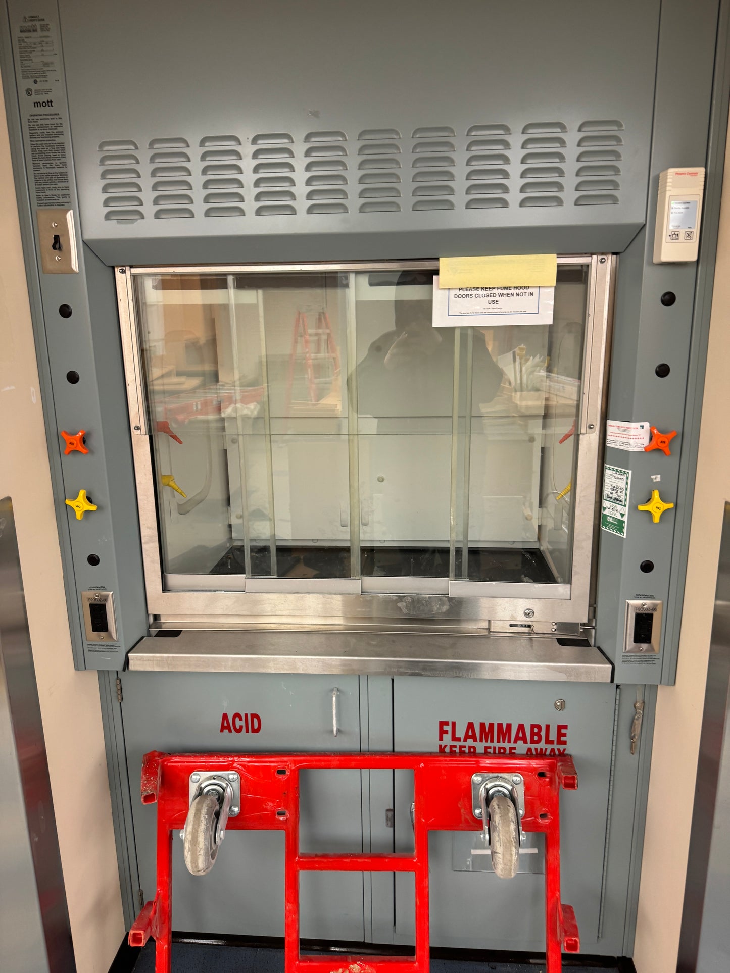 Mott 4' 120V 1PH Fume Hood 7226050 W/Base Laboratory Chemical Use (SKU: 112369)