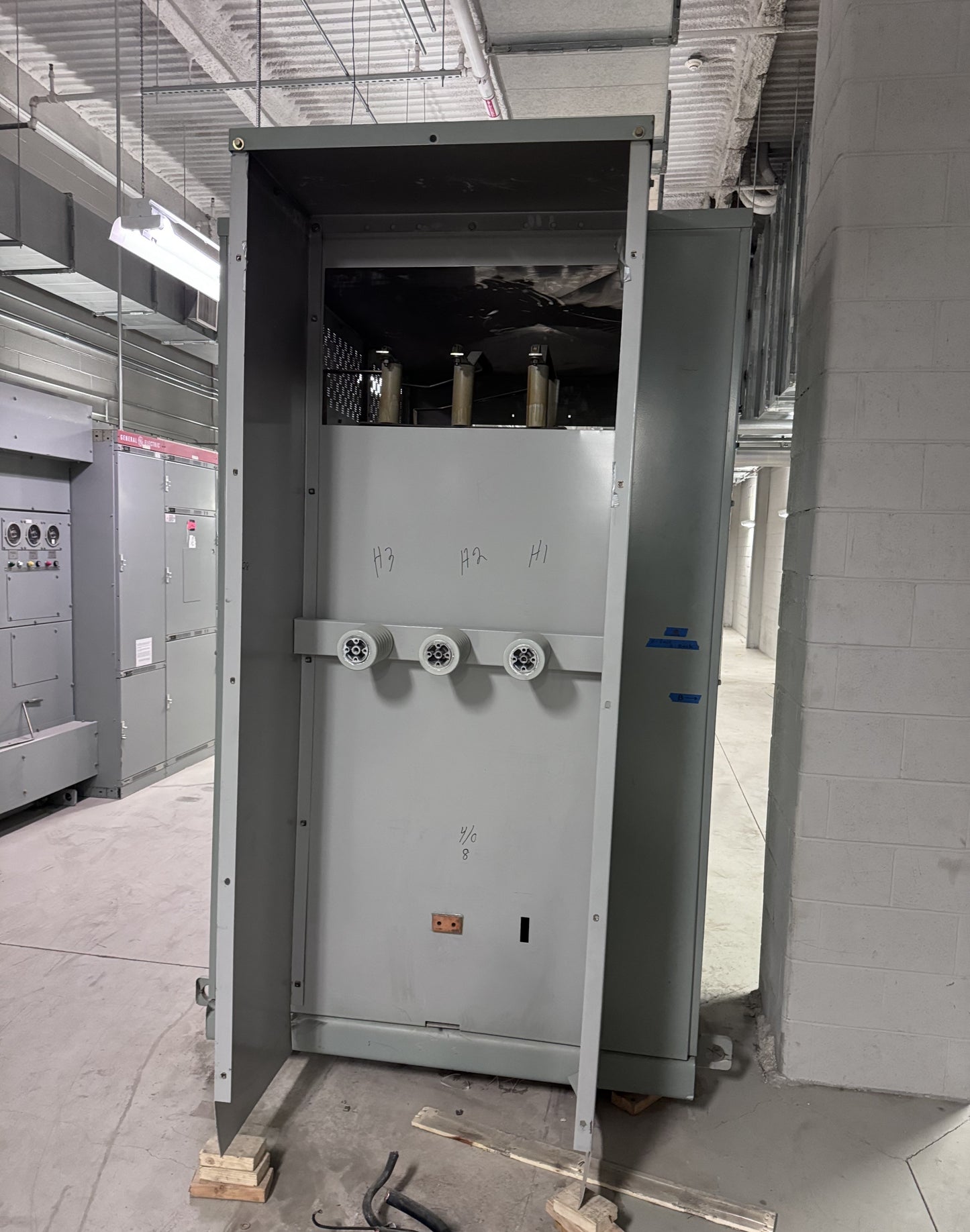 2500KVA GE Transformers 13800v x 480/277 Substation Dry Type Xfrmr #M156438B 2500KVA-CT 06450 (SKU: 103079)