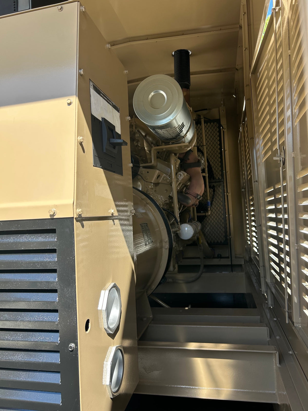 DMT 600D 600 kW Diesel Generator 277 480V 3 Phase Weather Enclosed Tank 350 Hrs
