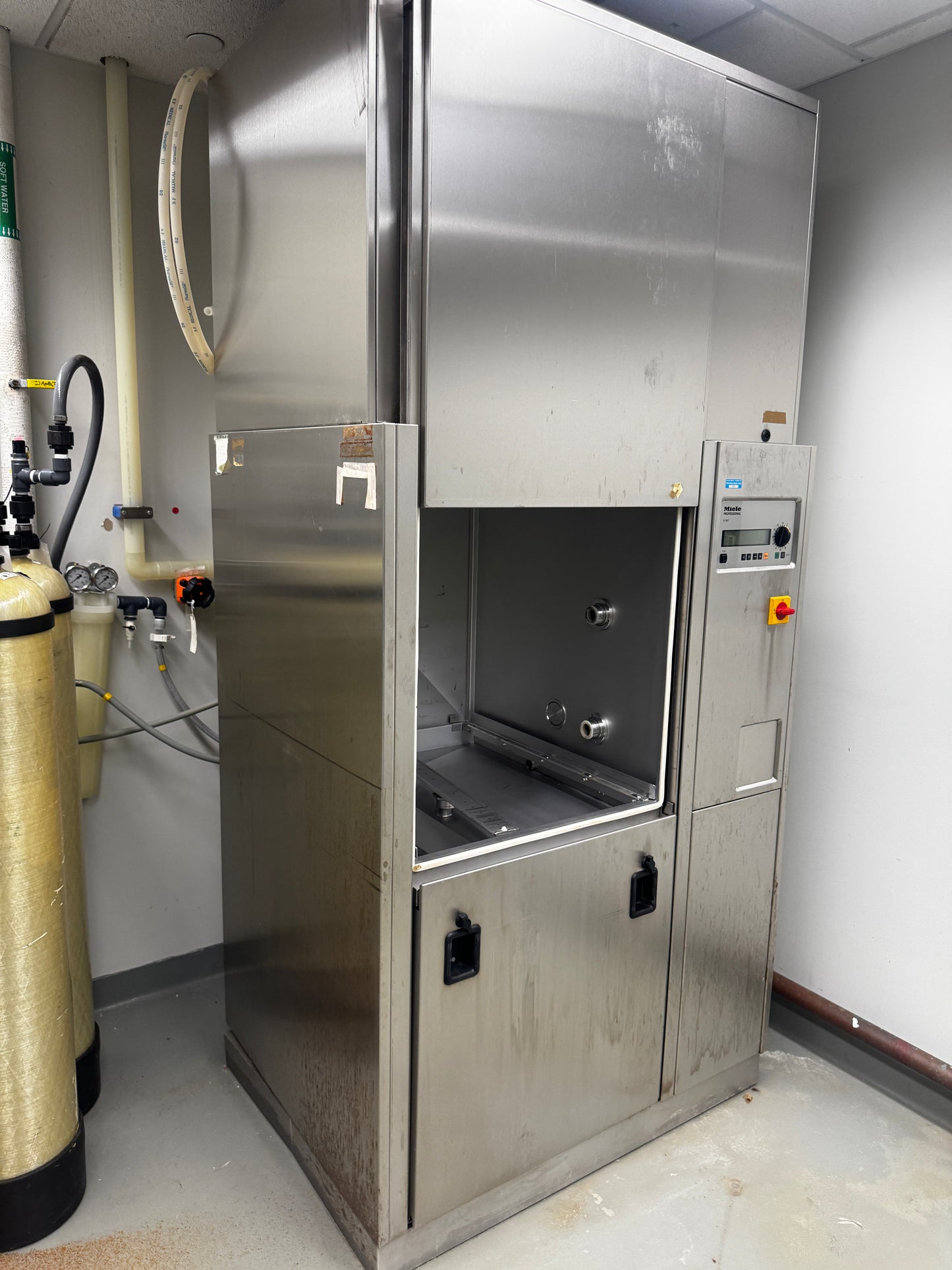 Miele G 7827 Professional Laboratory Glassware Washer Disinfector 208V 3PH Lab Pharma