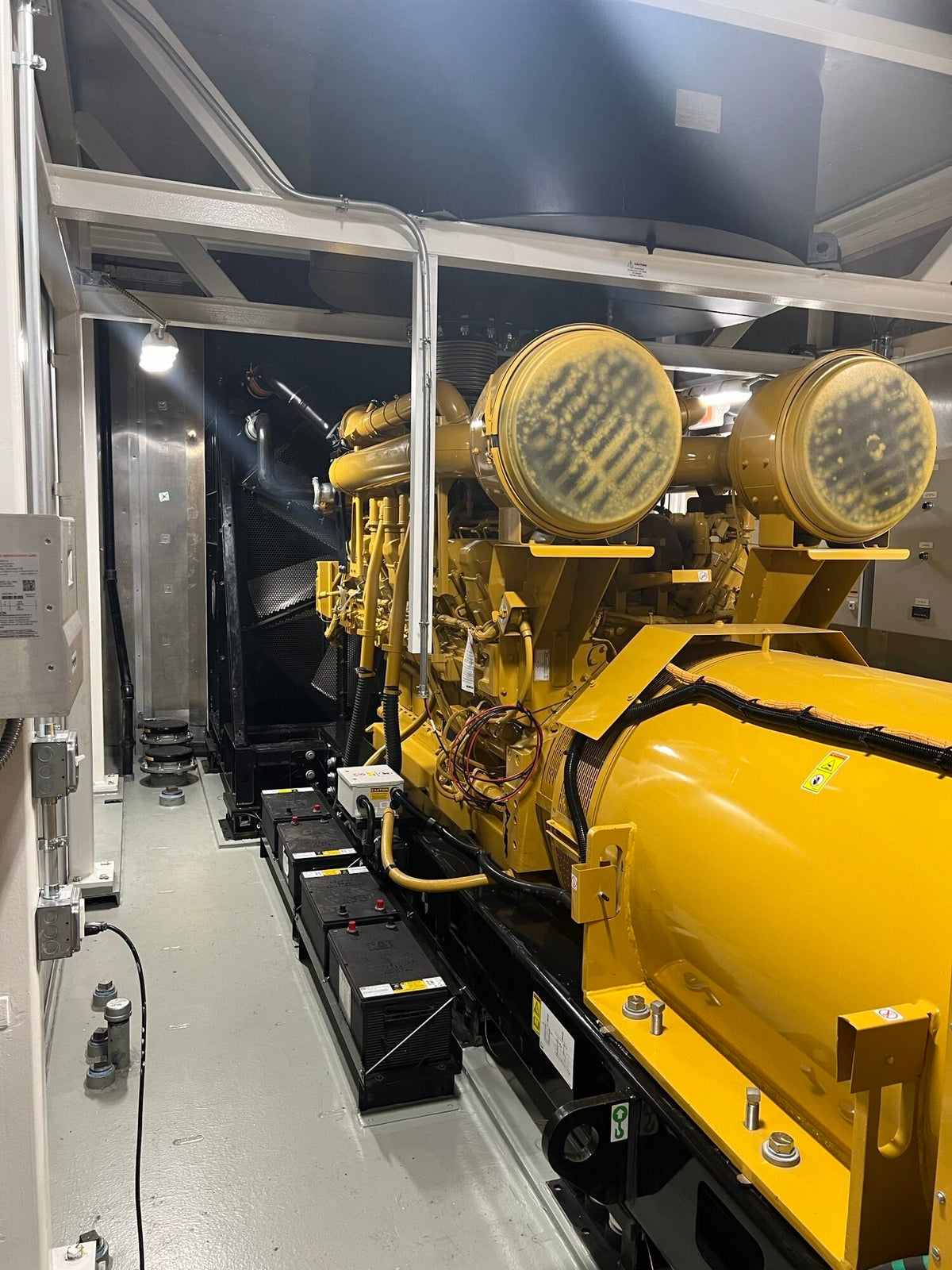 New Cat 3516C 2500kW Tier 2 Diesel Generator Set 480V Enclosed