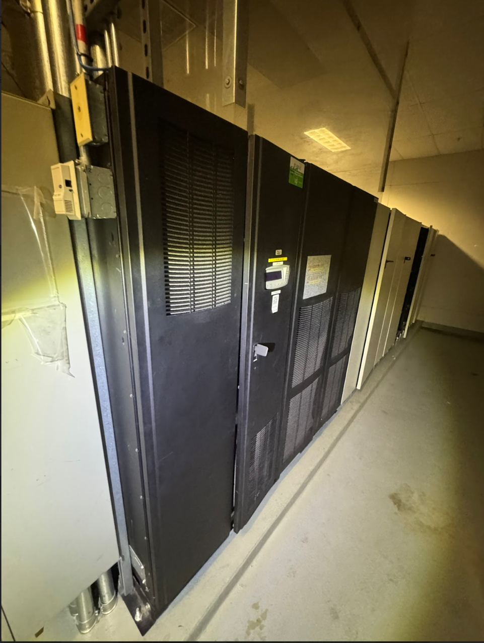 Eaton Powerware 9395 500kVA 455kW 480V 3-Phase Industrial UPS 9395-550 EE252BAA01