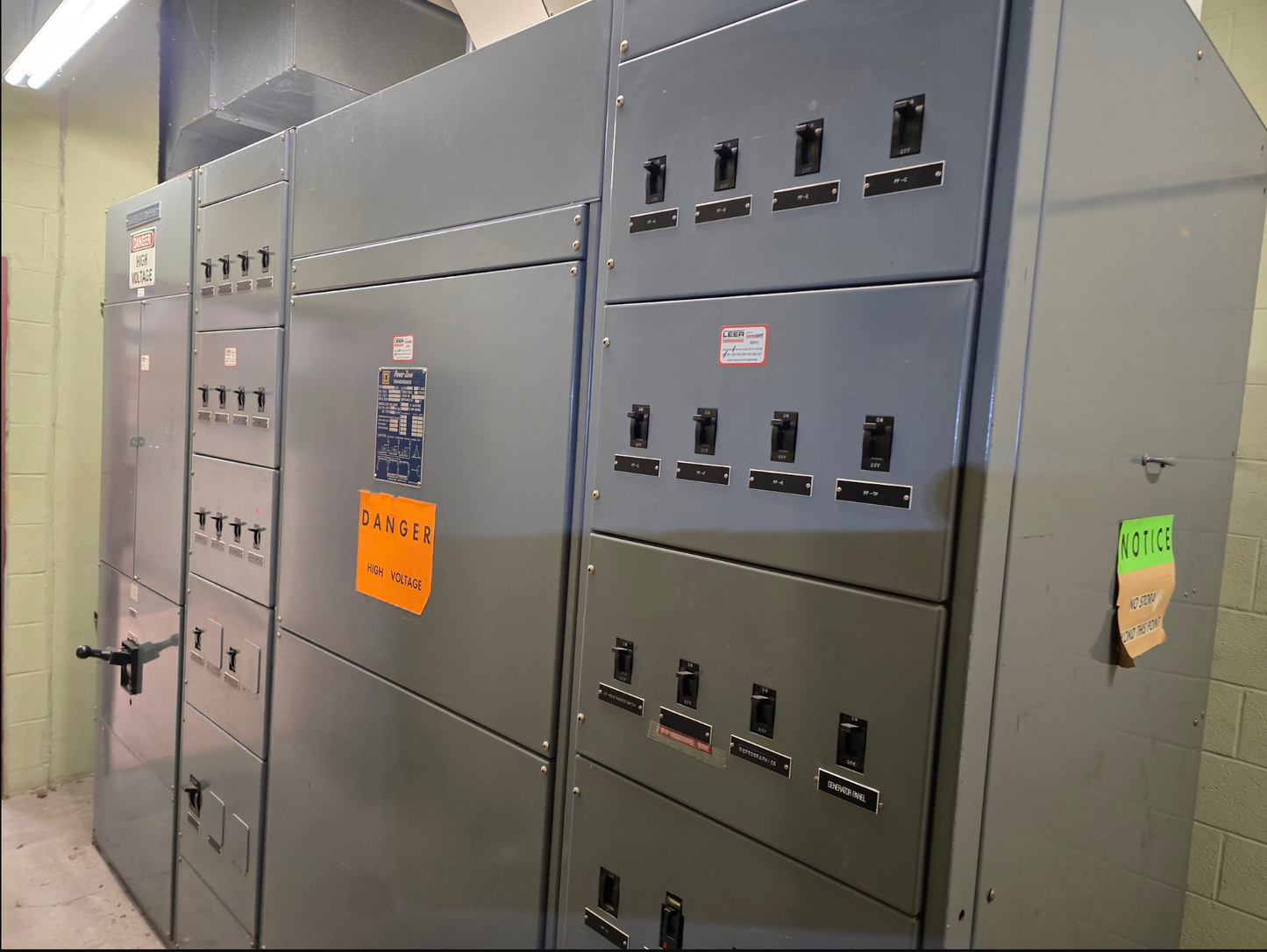 Square D Power-Zone 800A Switchboard Switchgear 300 KVA Transformer 480V-208V