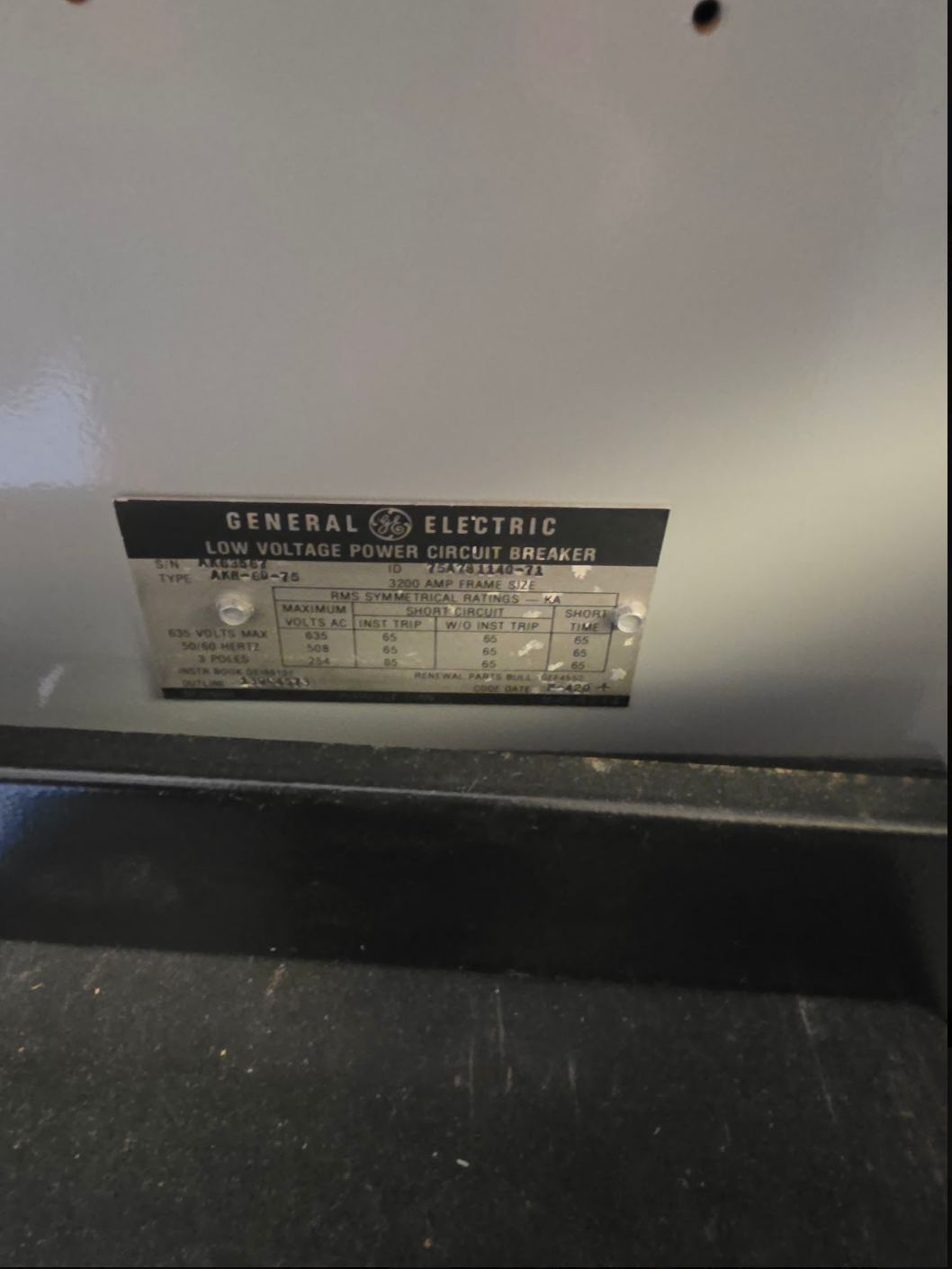 General Electric GE AKD-8 Low Voltage Switchgear Lineup AKR 1600A 3200A 480V