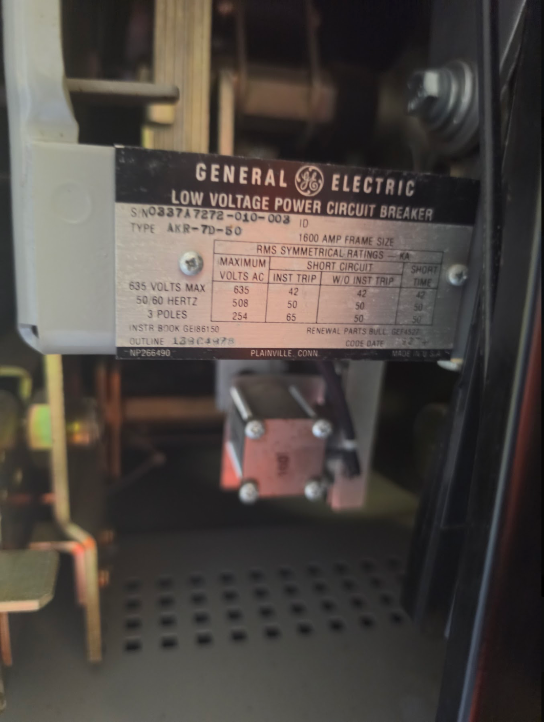 General Electric GE AKD-8 Low Voltage Switchgear Lineup AKR 1600A 3200A 480V