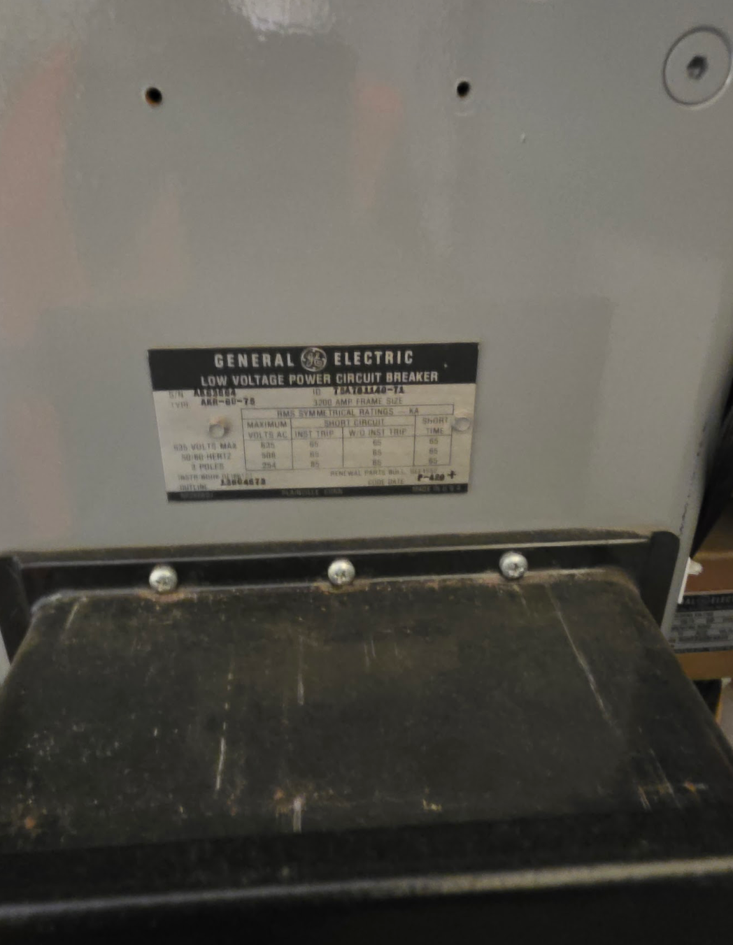 General Electric GE AKD-8 Low Voltage Switchgear Lineup AKR 1600A 3200A 480V