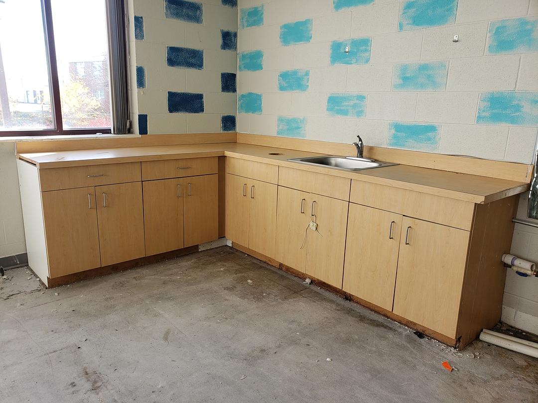 6'x9' Kitchenette Cabinets w/ sink/faucet/backsplash(S6LLST0477)