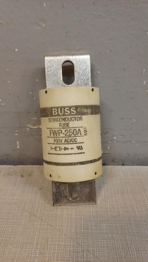 Lot of 8 New Bussman 250A Fuse FWP-250A(S6LLST11208)