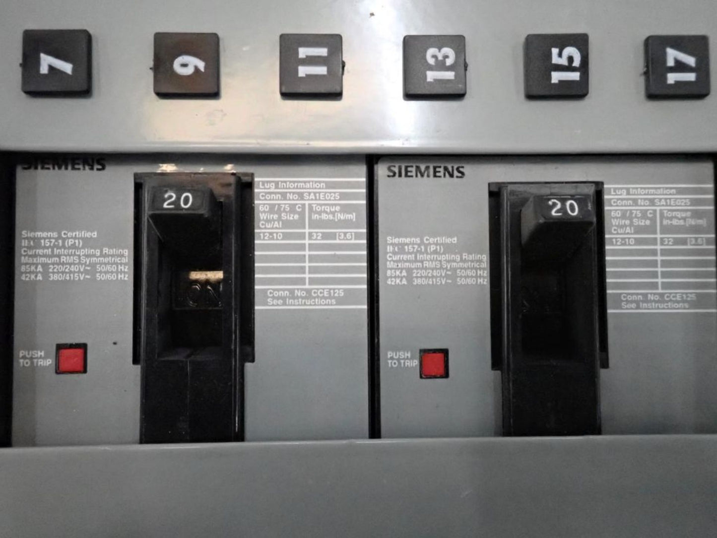 Siemens SEE42ML400CTS Panelboard 277/480v with Circuit Breakers