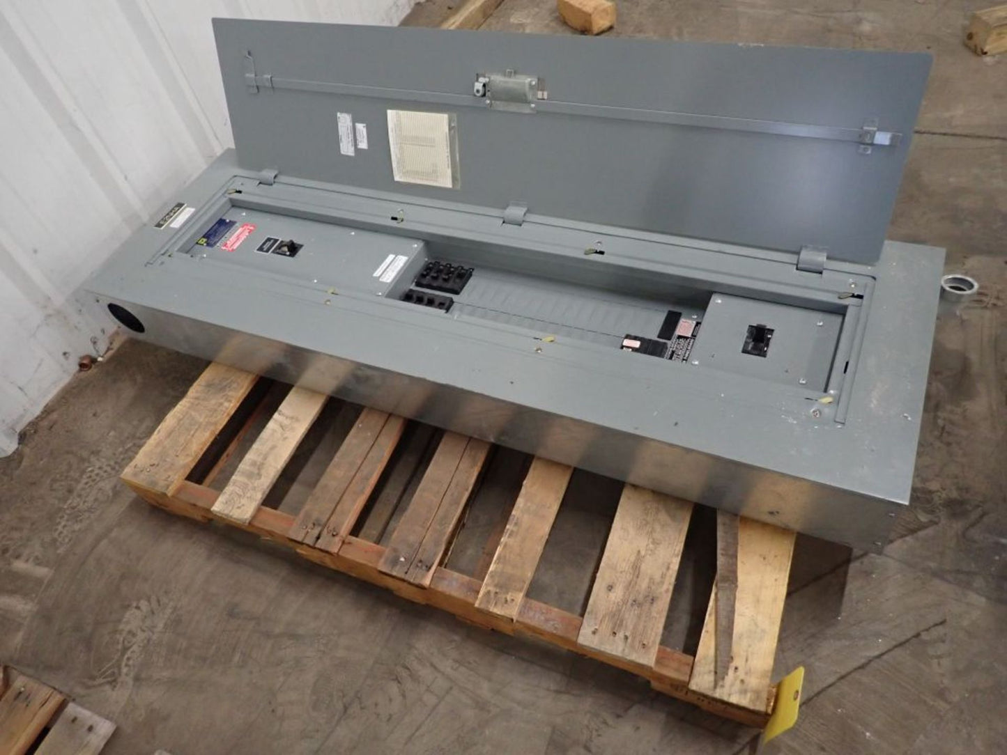 Square D 225A NEHB Panelboard NEHB-424-2SF3125 480Y/277V 3PH w/ Dual Mains