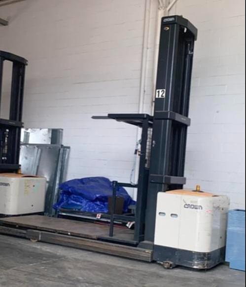 AS-IS CROWN SP3580F Lift truck Hi-Lo forklift Platform Order Picker NEEDS BATTERY (S6LLST4979)