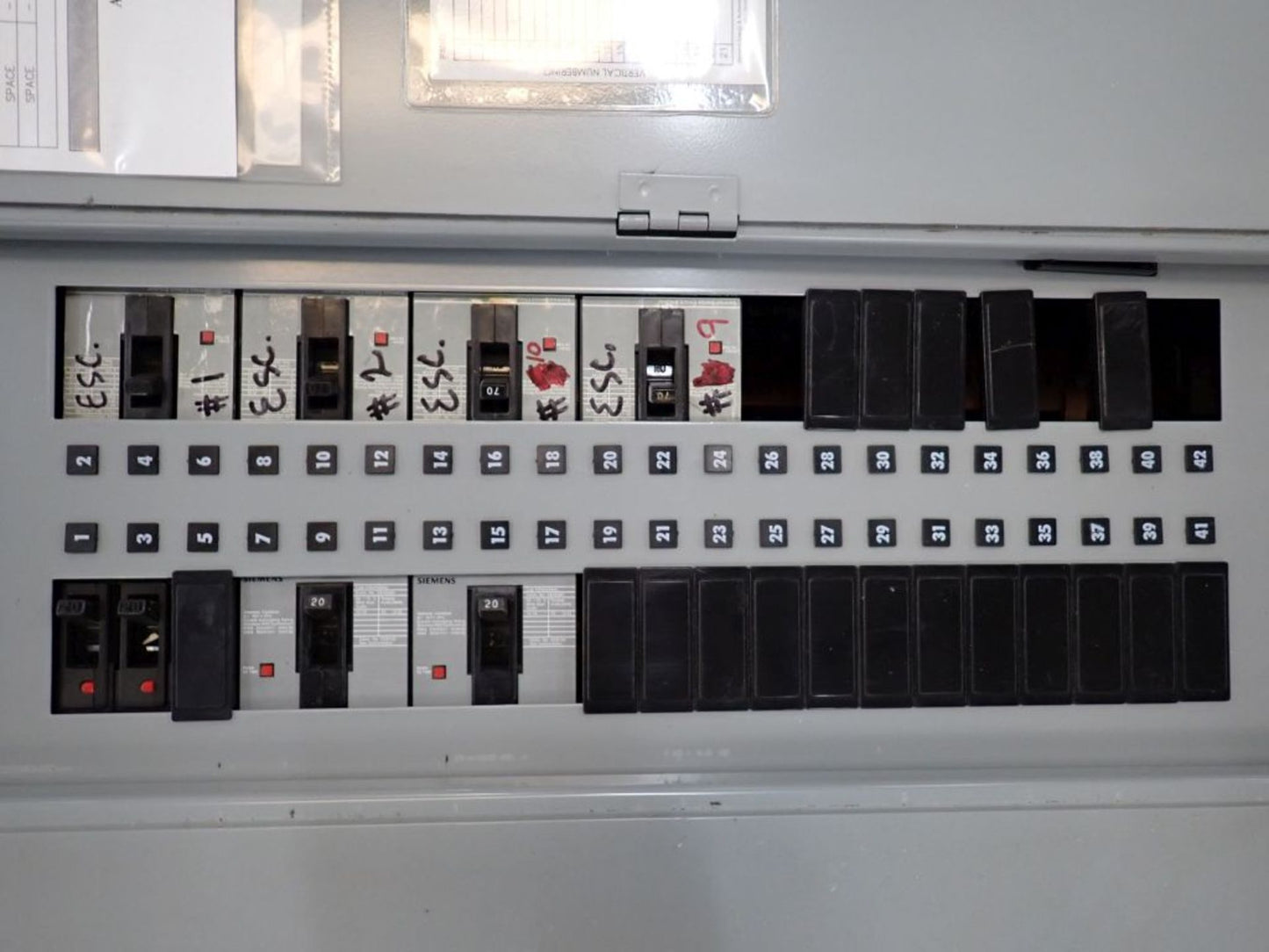 Siemens SEE42ML400CTS Panelboard 277/480v with Circuit Breakers