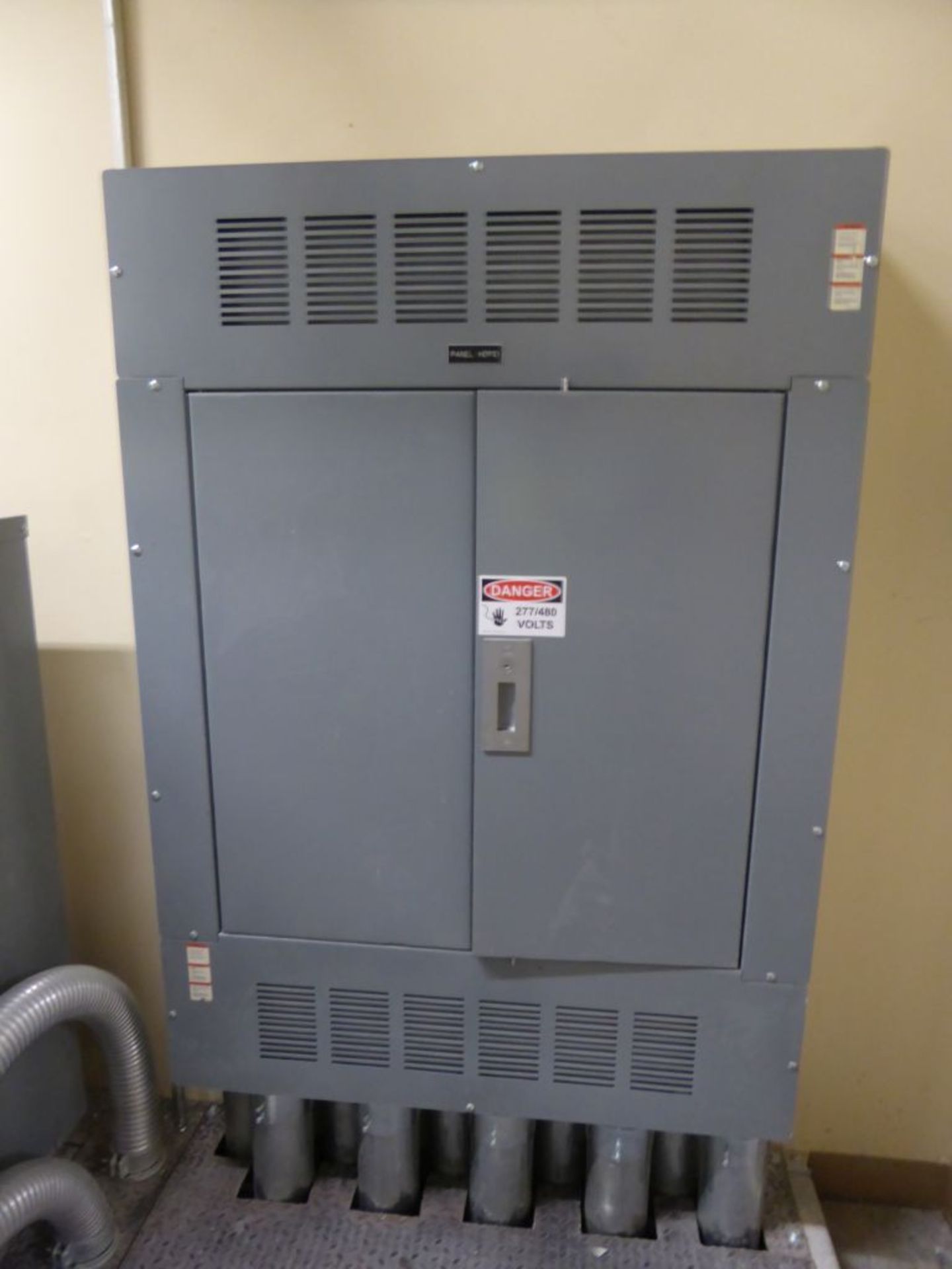 800A Square D I-Line Panelboard 480Y/277 3PH w/ 4 Circuit Breakers