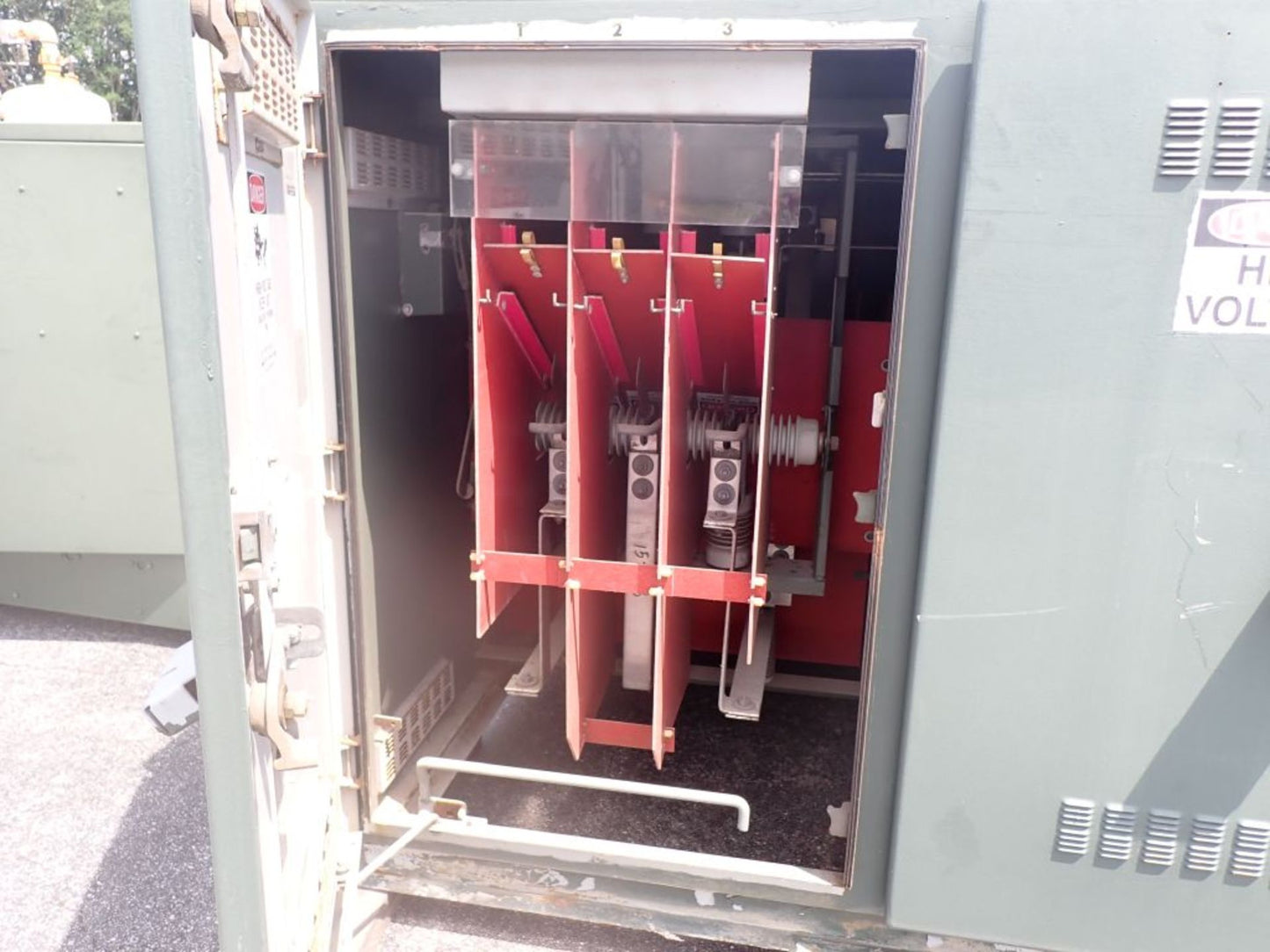 S&C 13.8KV Pad-Mount Switch Cat No. CD616912-5100, 13.8KV, 600A (SKU: 110105)