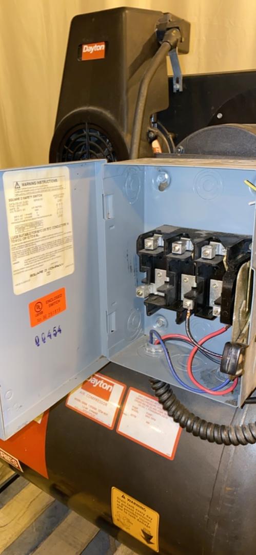 Dayton Air Compressor w 1.5HP MagneTek Motor 460v 60 Gal 5Z699(S6LLST3910)