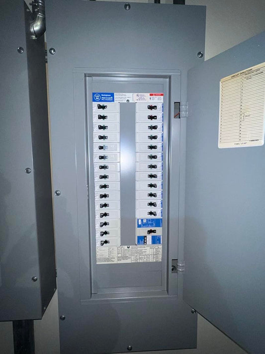 PowRLine PRL3 100A 480V, 277V Panelboard 28 Breakers w/ Main(S6LLST13330)