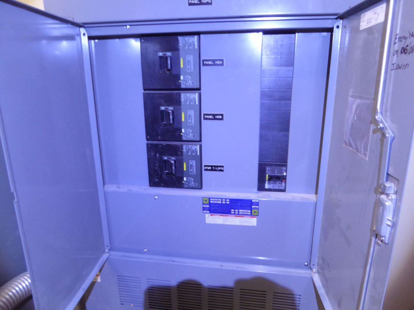 800A Square D I-Line Panelboard 480Y/277 3PH w/ 4 Circuit Breakers