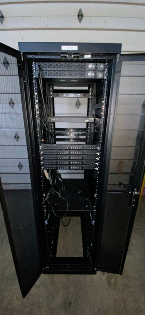 APC AR2801BLK Fully Enclosed Server Rack(S6LLST3142)
