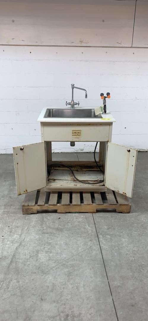 32" Lab Sink w/ Corian Top, Stainless Basin, Faucet & Eyewash(S6LLST1057)