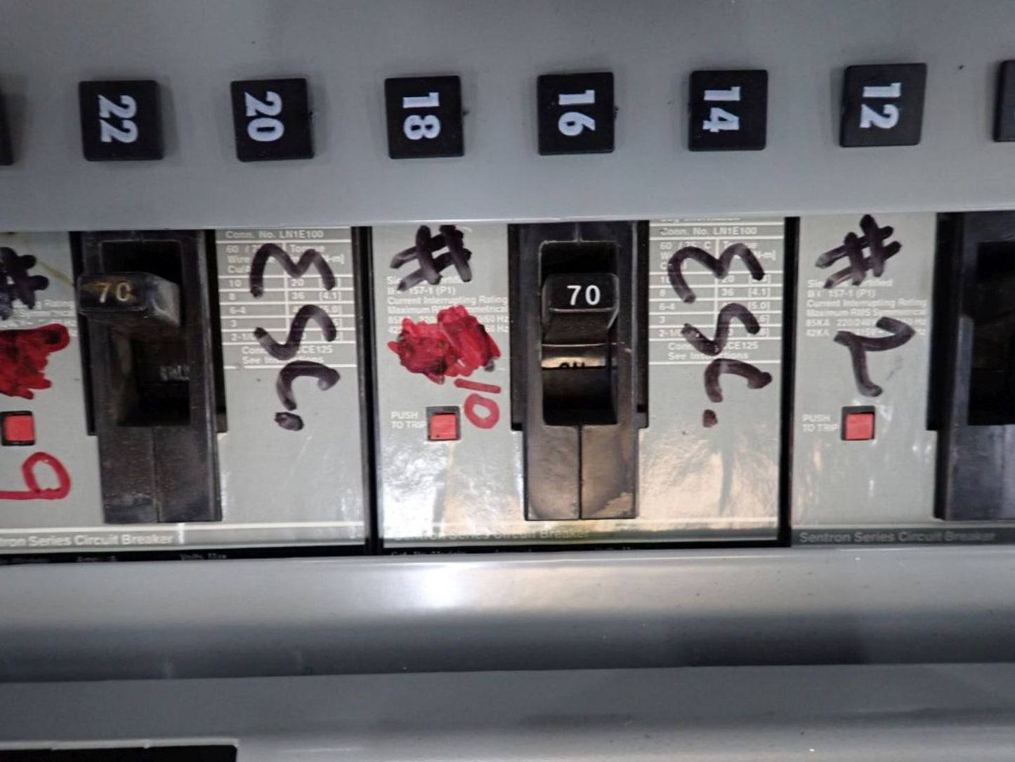 Siemens SEE42ML400CTS Panelboard 277/480v with Circuit Breakers