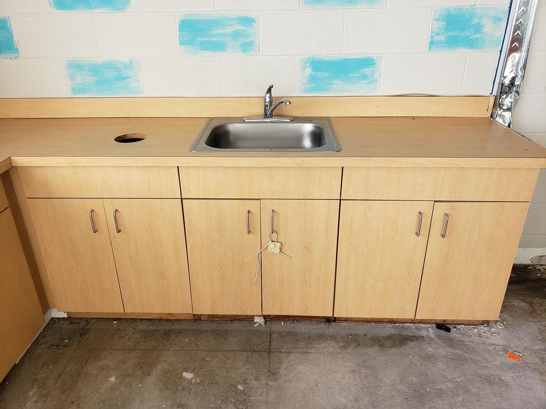 6'x9' Kitchenette Cabinets w/ sink/faucet/backsplash(S6LLST0477)