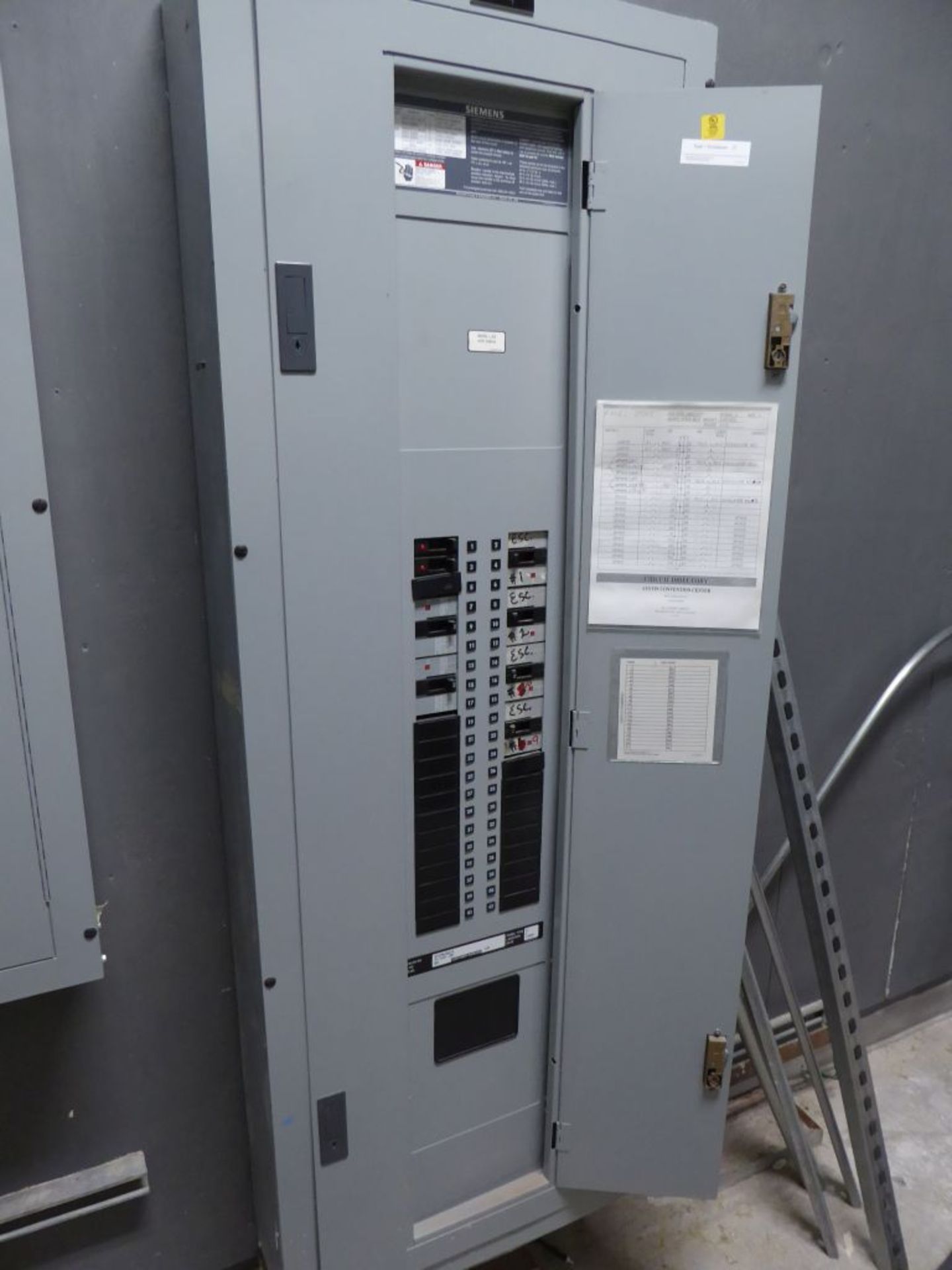 Siemens SEE42ML400CTS Panelboard 277/480v with Circuit Breakers