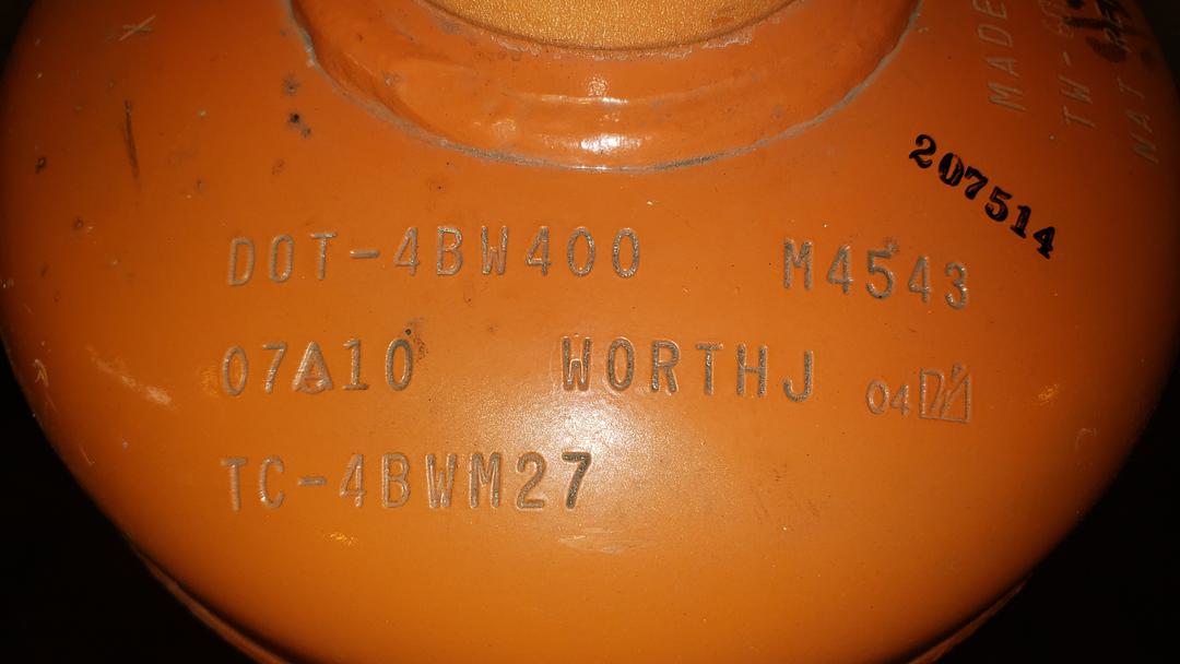 Metal Gas Cylinder Storage Tank Orange 10x10x56(S6LLST11275)