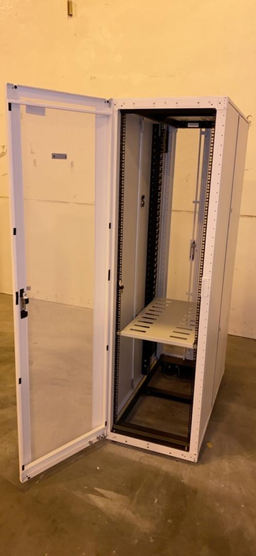 42U White Fully Enclosed PANDUIT Server Rack(S6LLST3345)